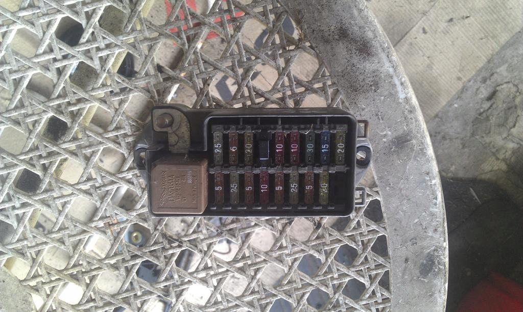 JAGUAR XJ X300 - SKRZYNKA BEZPIECZNIKOW LNA2800FB