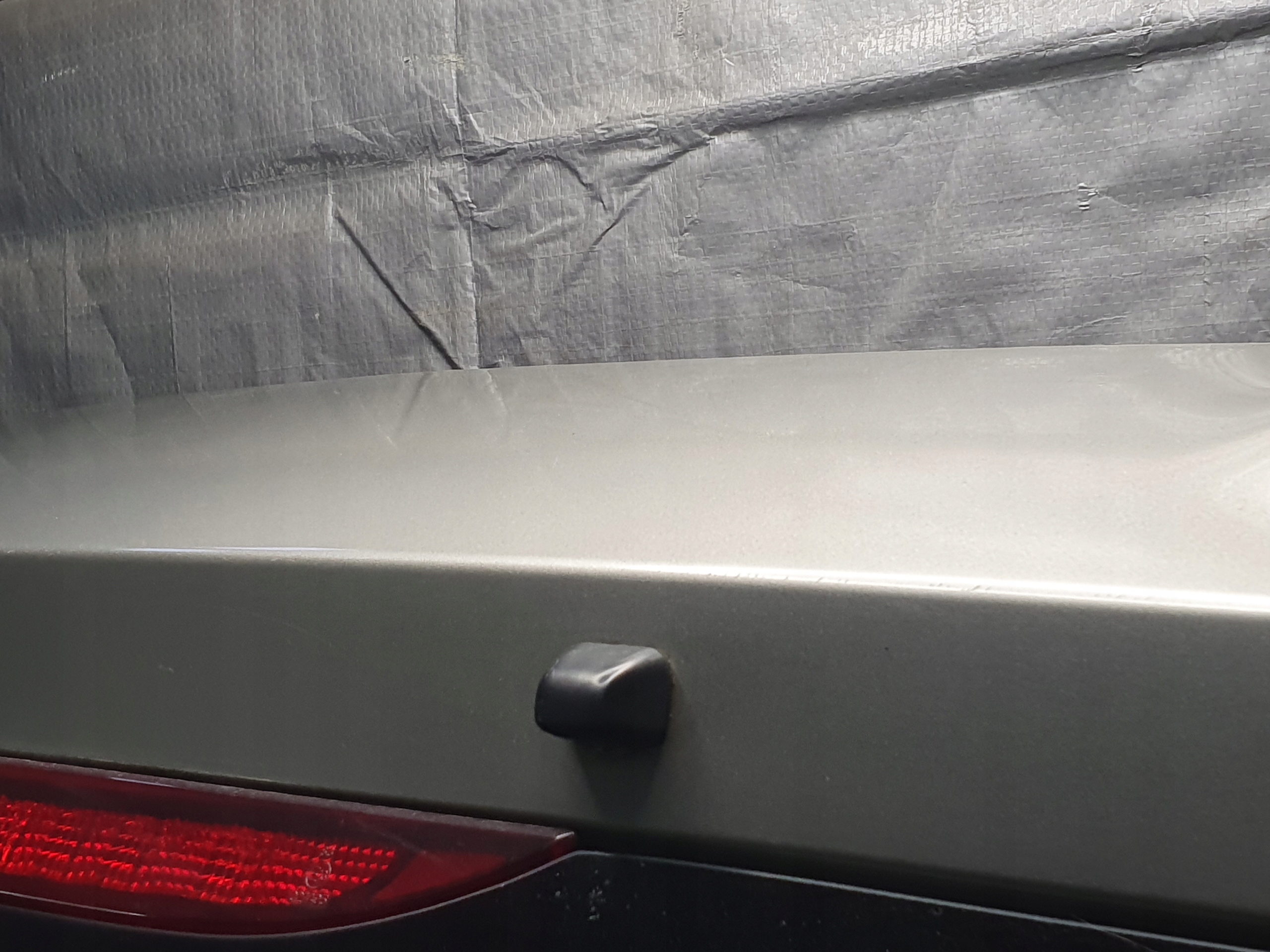 trunk door boot MAZDA 5 V and 05-10r.