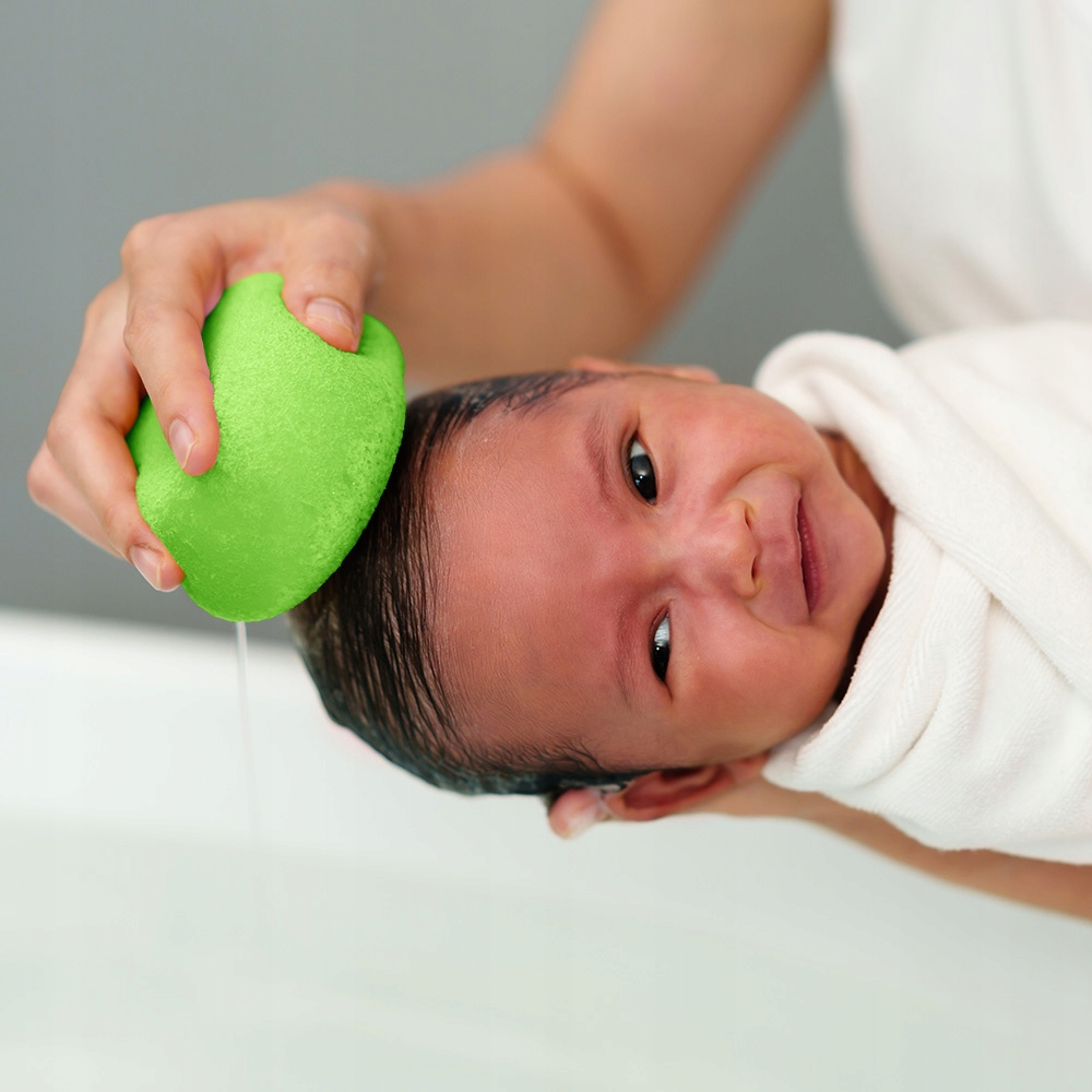 Gąbka do kąpieli Akuku delikatna do mycia niemowląt 9 x 4 cm zielona 0+ Marka Akuku