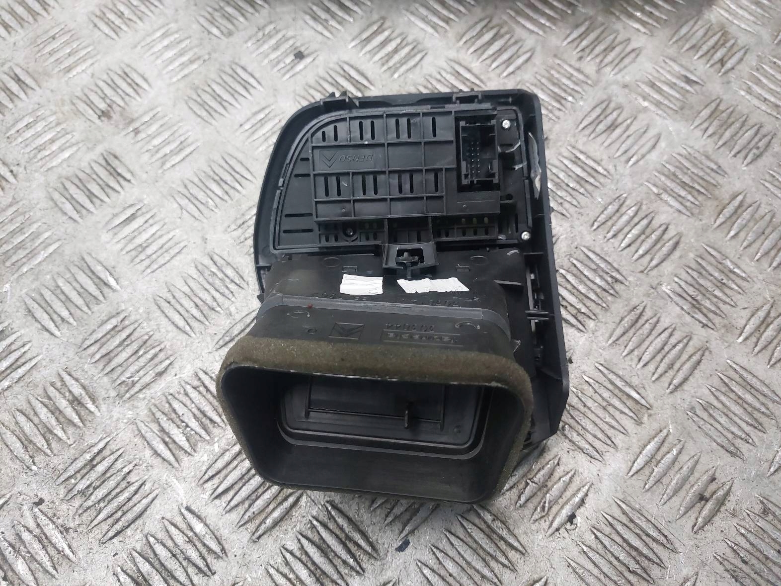 grid air conditioning devices central + left CITROEN C4 PICASSO and 9683265580