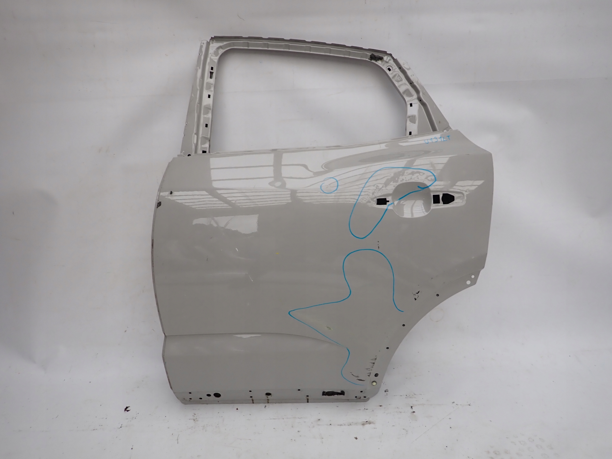 JAGUAR E-PACE 17- door left rear part rear.