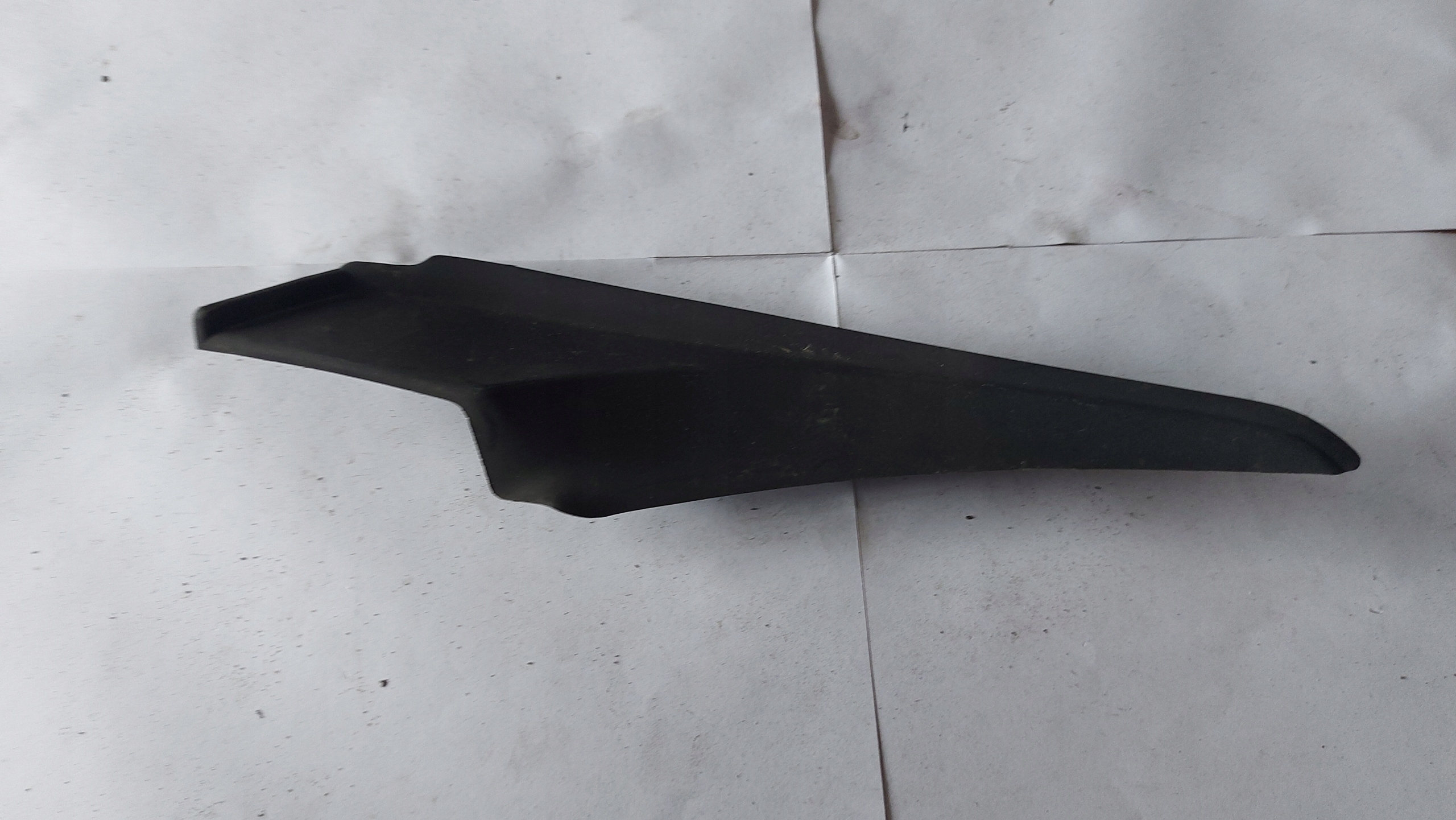 spoiler under the window right TOYOTA AURIS II 12-18