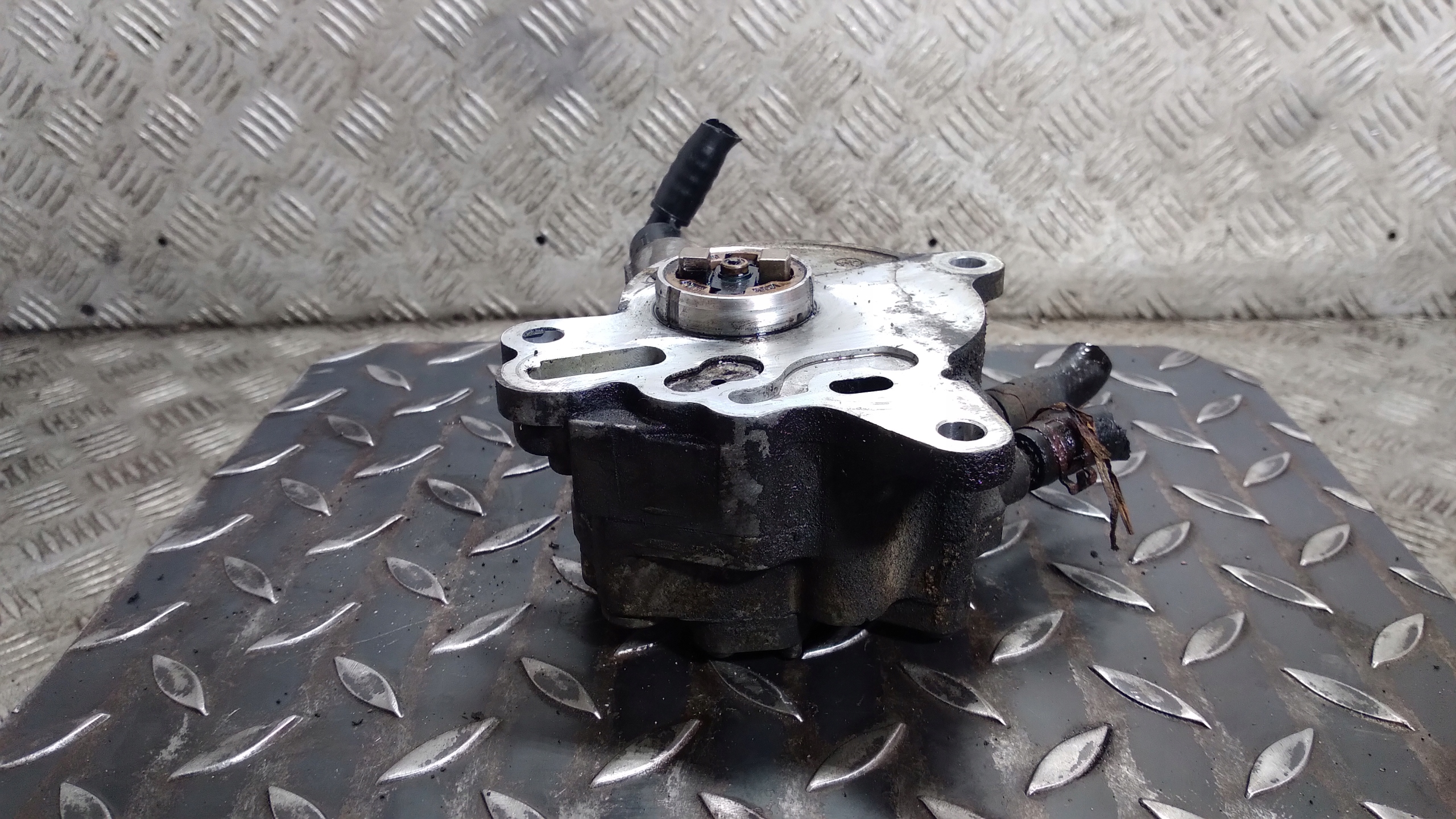 pump VACUM VAKUM VOLKSWAGEN GOLF 5 plus 03G145209