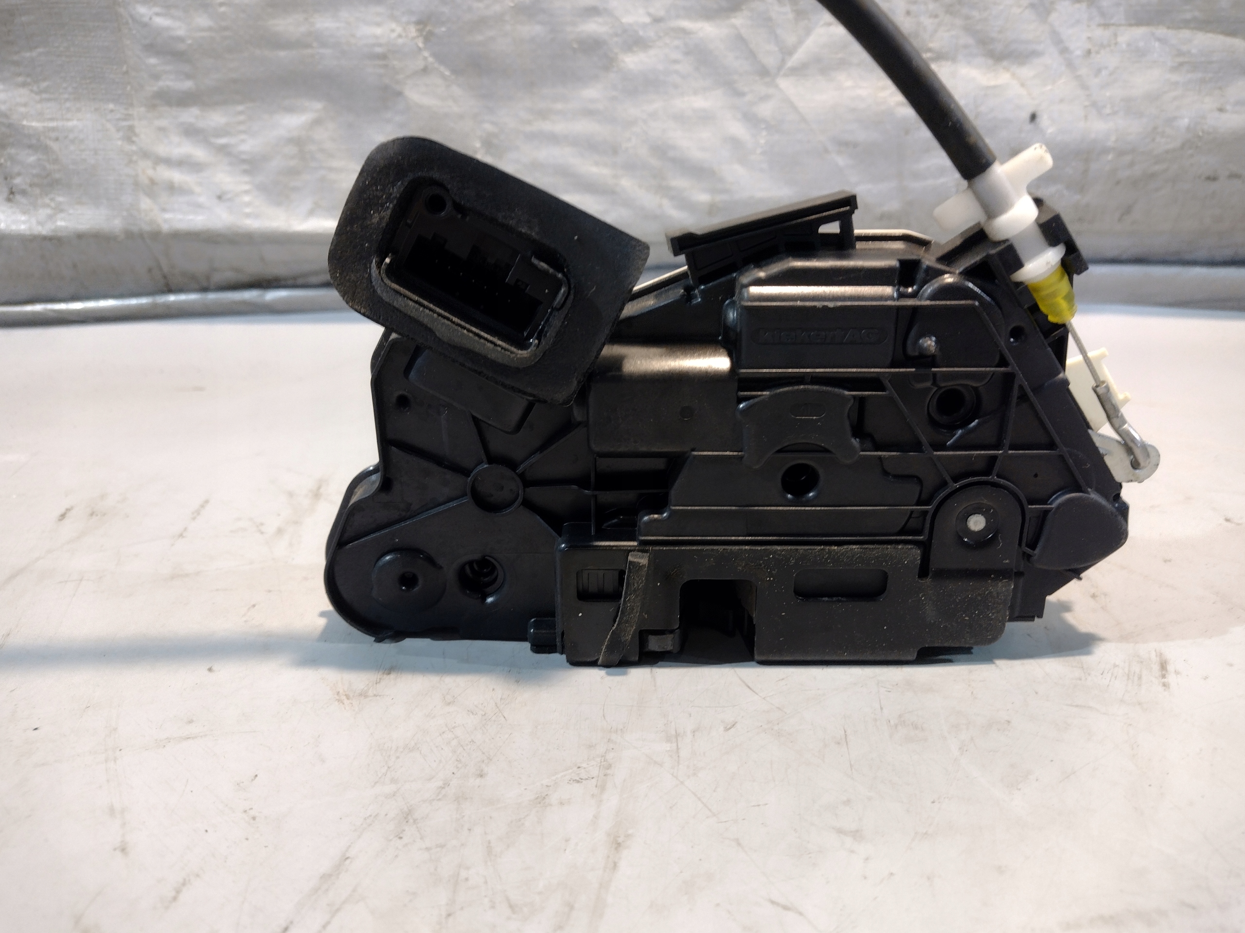 lock door left front Volkswagen Golf VI 6 5K1837015B