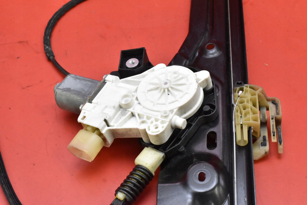 window regulator left front EU 7182085 BMW F01 LIFT 12-15