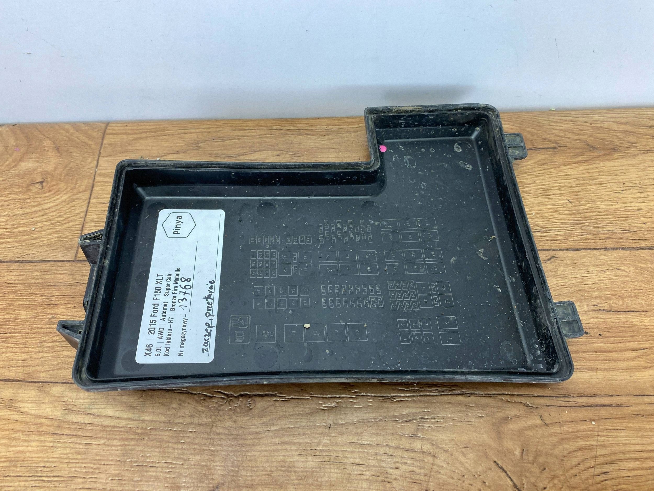 Abdeckung der Sicherungen Ford F150 2015+