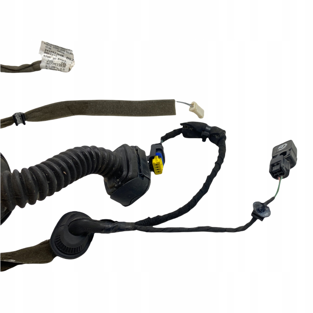 Instalacja drzwi lewy przod Renault Scenic III Quality of parts according to GVO O original with the vehicle manufacturer s logo OE