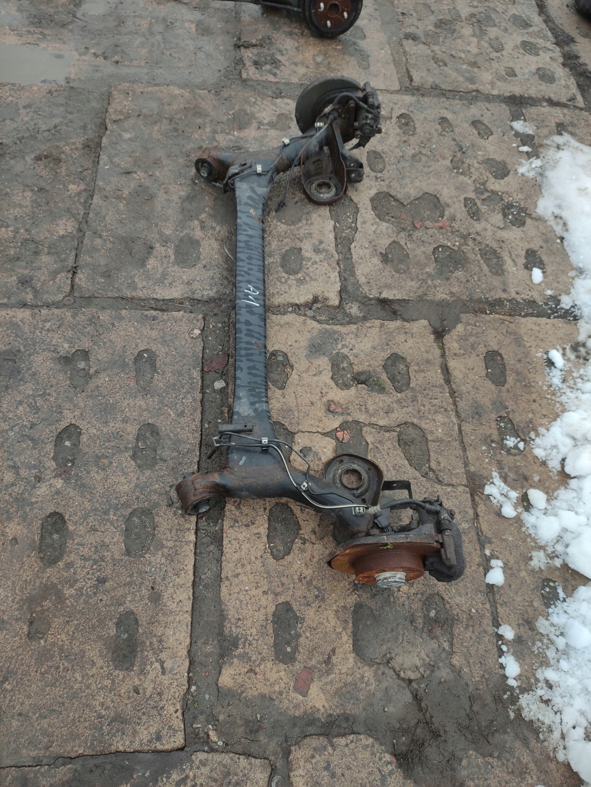 AUDI A1 8X LIFT 1.6 TDI BELKA TYLNEGO ZAWIESZENIA OŚ 5-DRZWI Typ samochodu 4x4/SUV Samochody osobowe