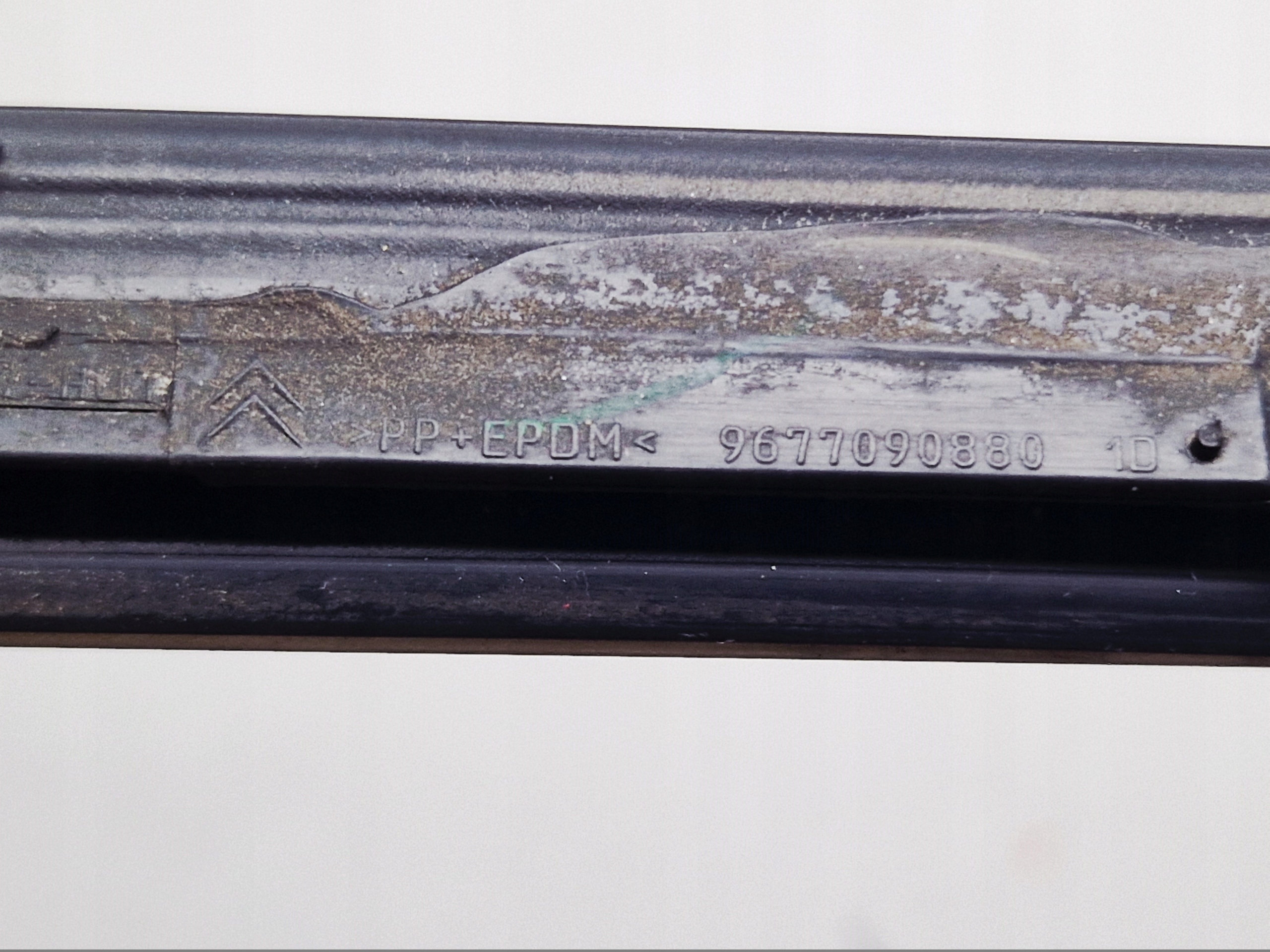 moulding dust CHROM door right front CITROEN C4 PICASSO II 9677090880