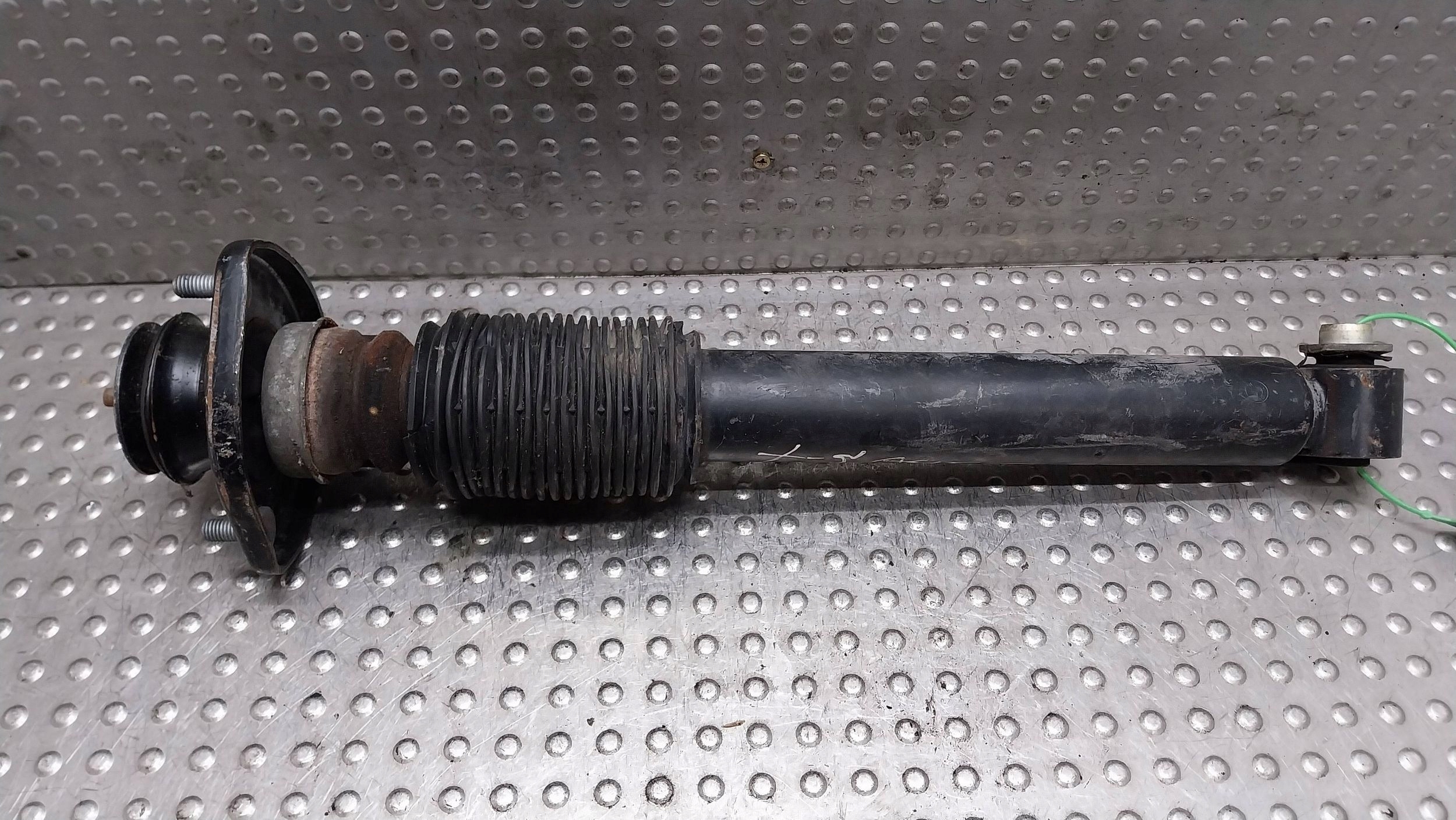 shock absorber left right rear part 1096278 BMW X5 E53