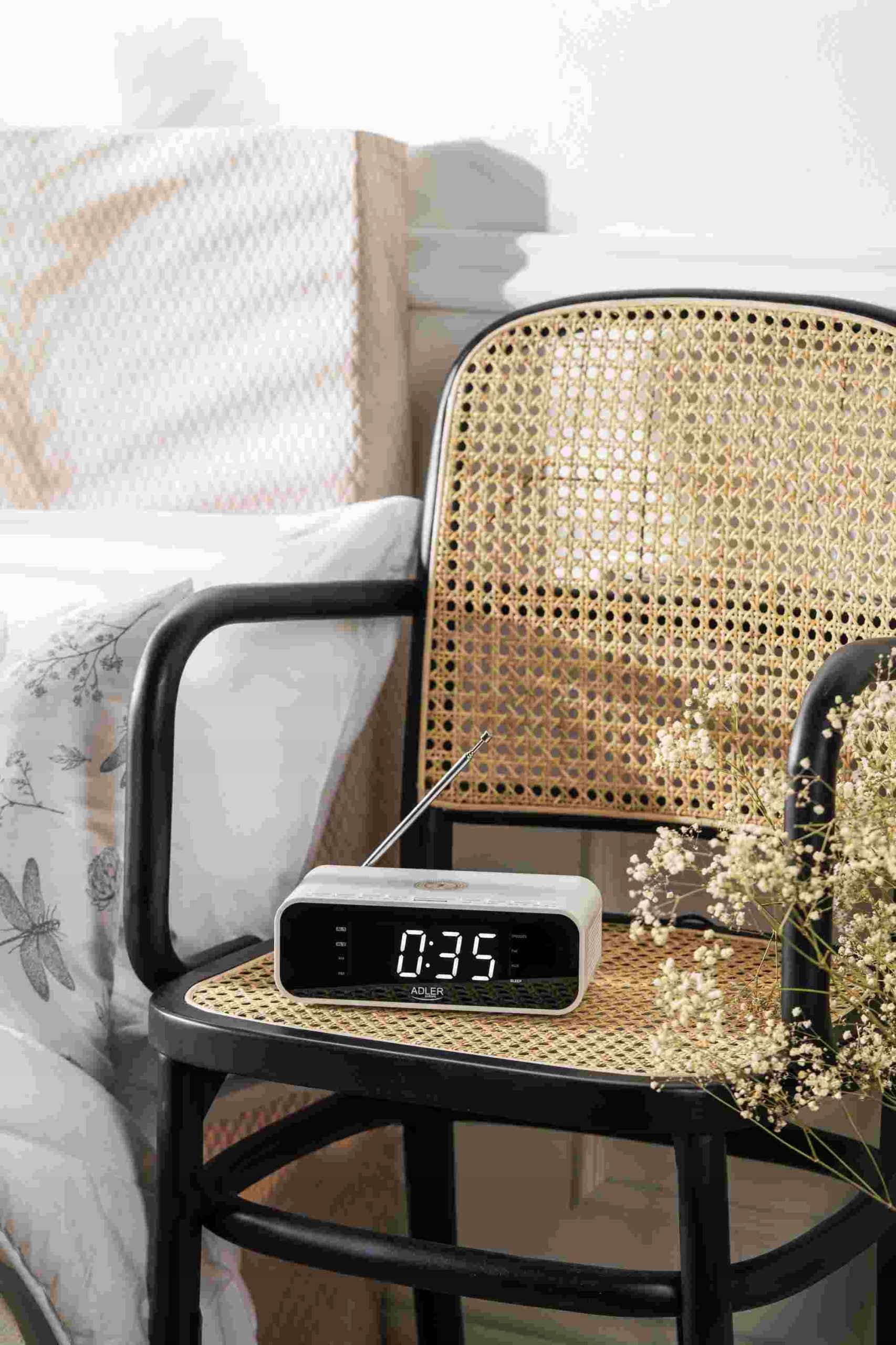 Radiobudzik z Ładowarką Bezprzewodową FM Bluetooth 5.0 AD 1192 White