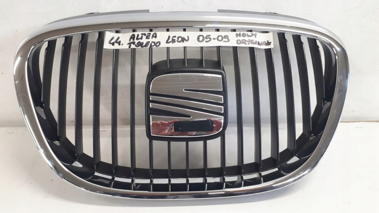 seat ALTEA 2005-2009 решетка радиатора перед