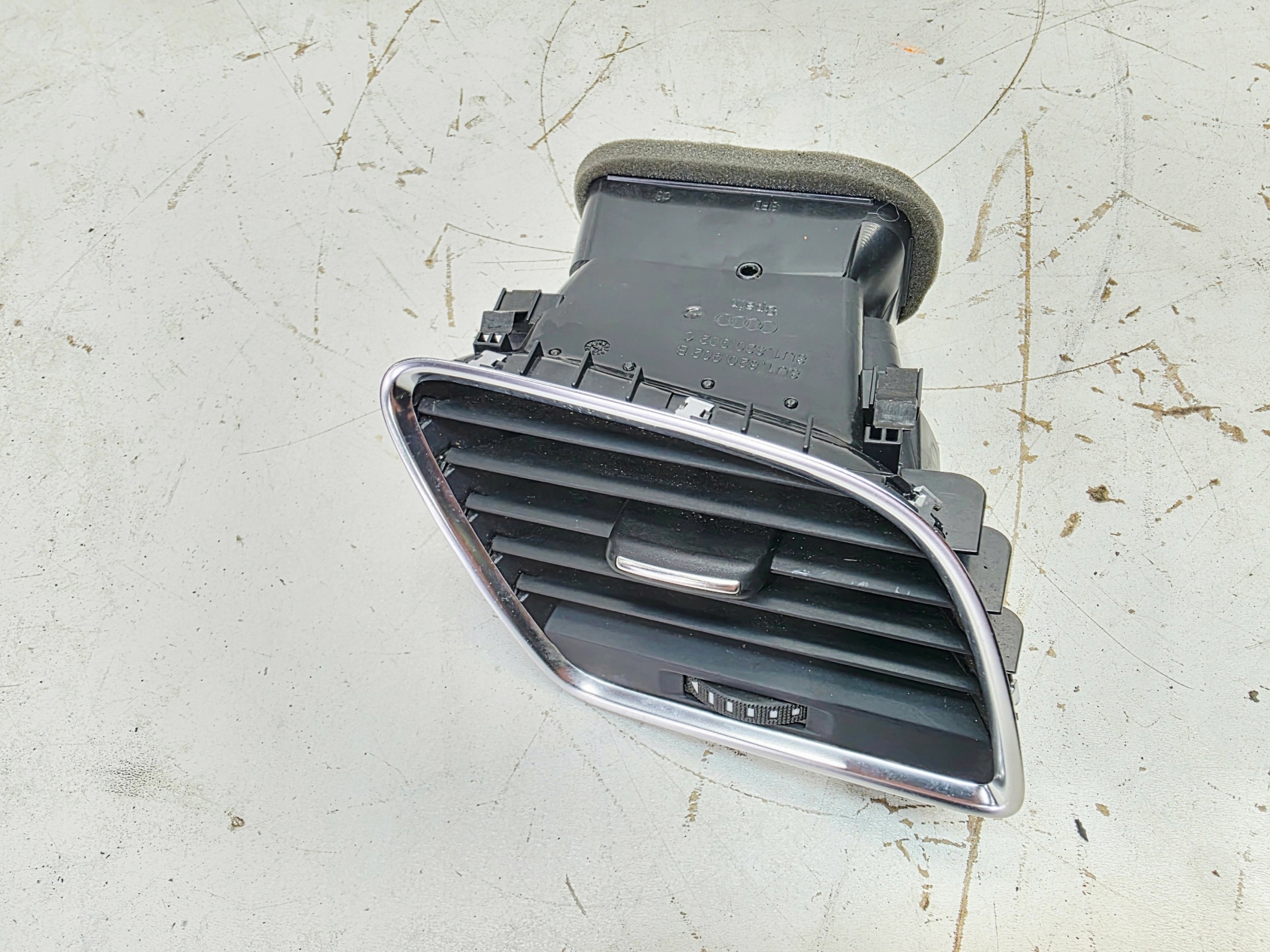 grid air conditioning devices right AUDI Q3 8U 8U1820902B