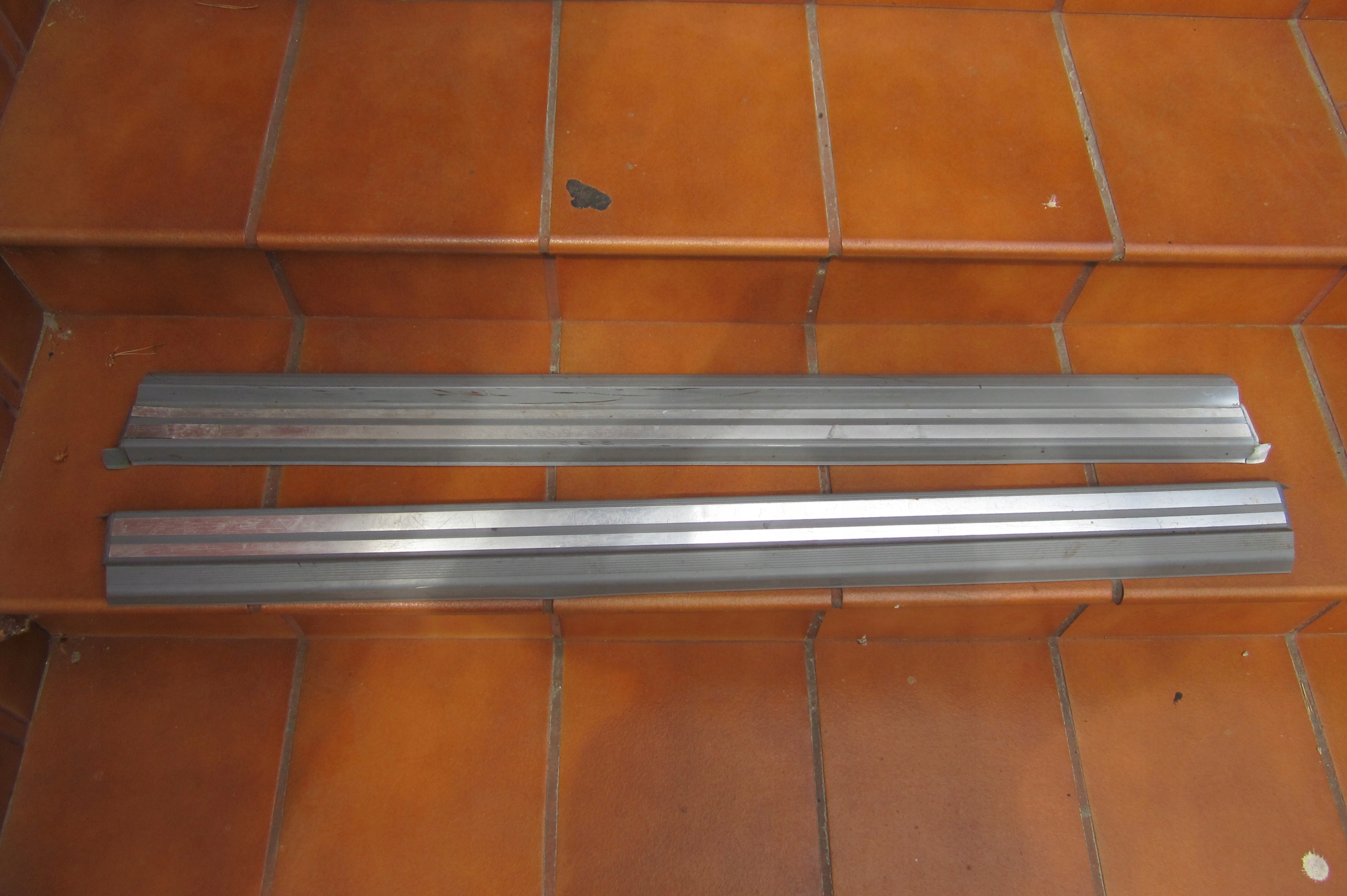 MERCEDES W124 E COUPE LISTWY NAKŁADKI PROGOWE PRÓG