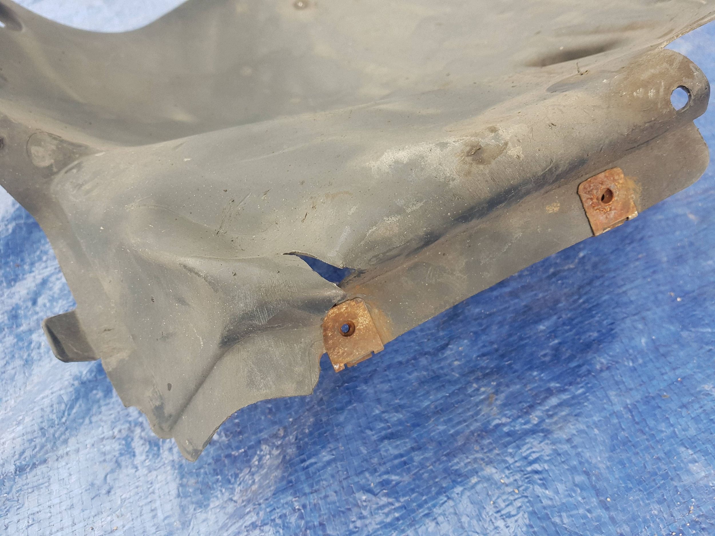 mudguard front front left Mercedes E W211 2116980130 2116901330