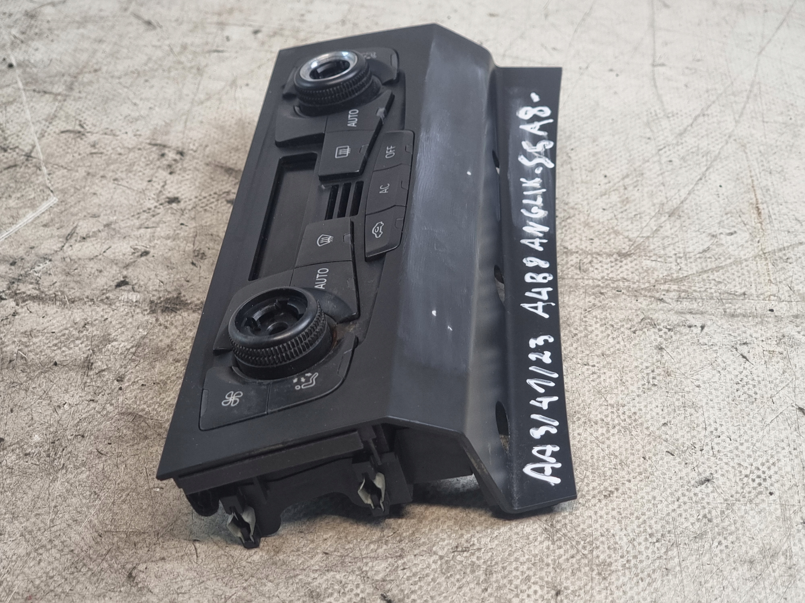 Unite commande clima Bouches buses OE 8T2820043S AUDI A4 B8 ANGLIK 08r
