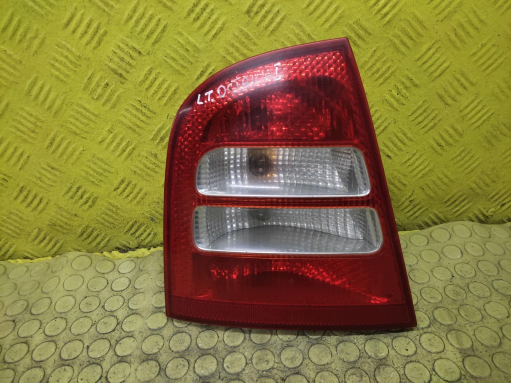 SKODA OCTAVIA and light left rear part 1U6945095