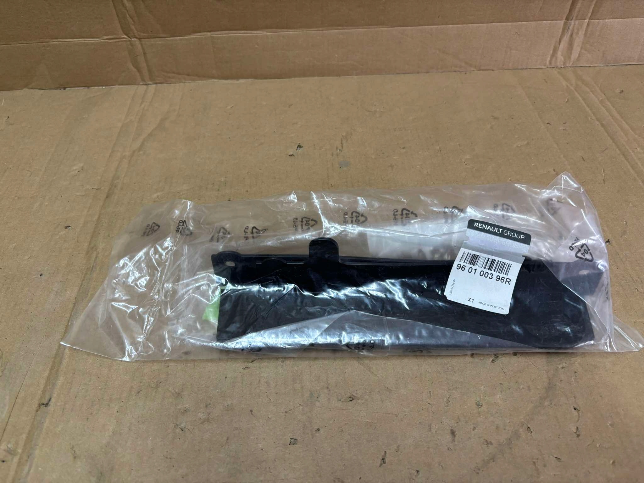 air duct air line front right left RENAULT MEGANE IV 960100396R