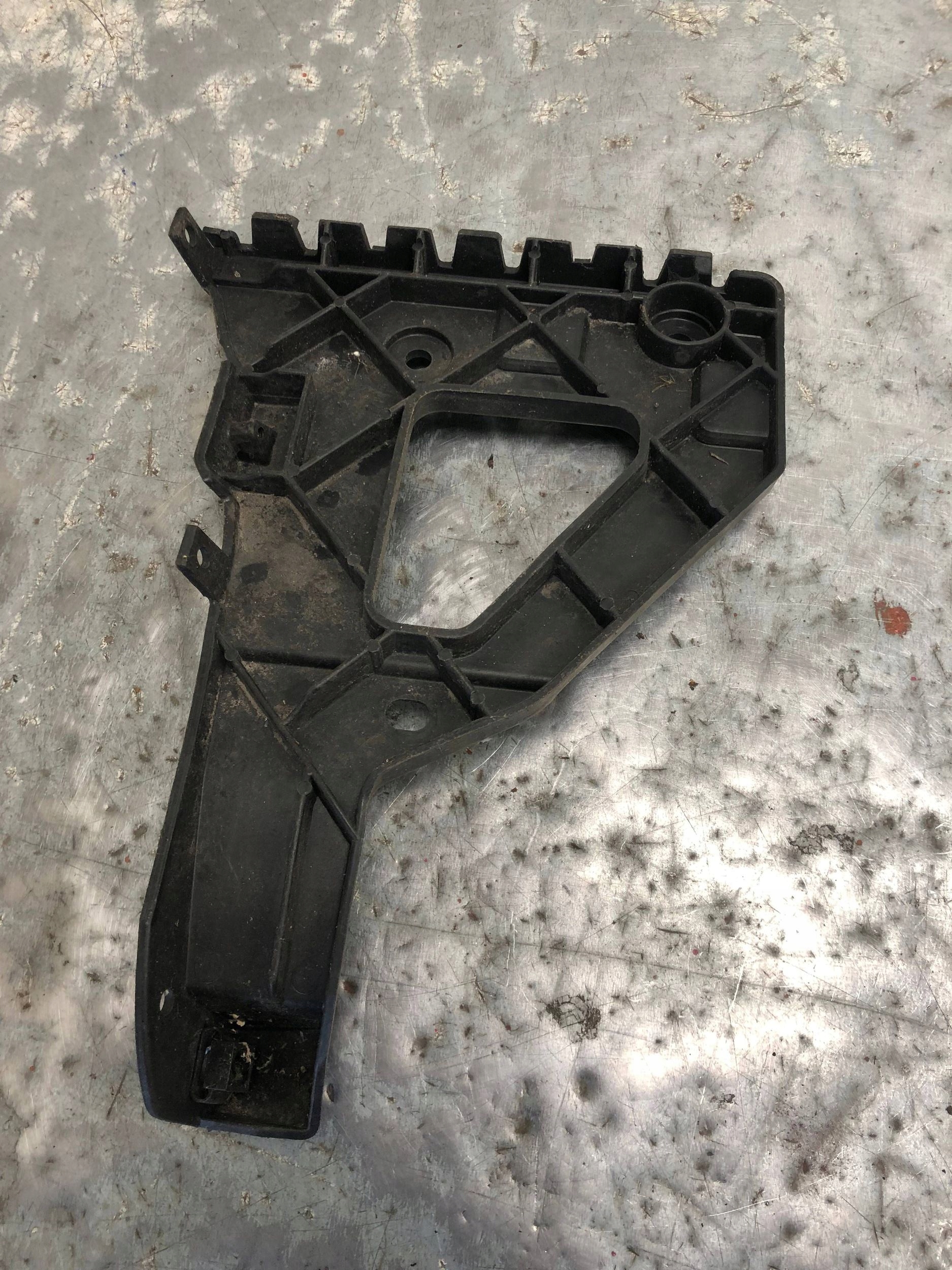 bumper bracket right front AUDI A6 C6 4F0807228