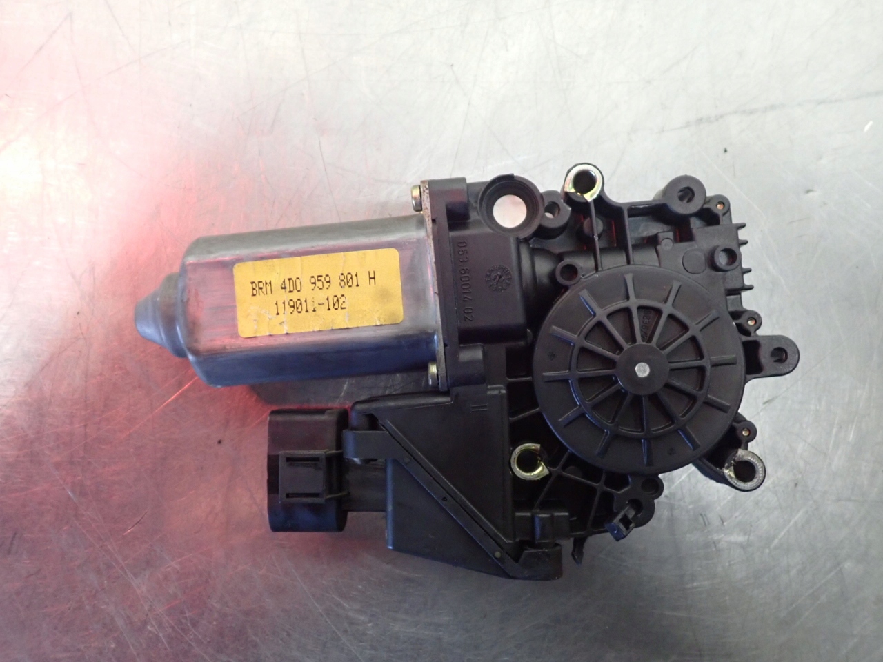 motor SZYB bal far AUDI A8 D2 2.5