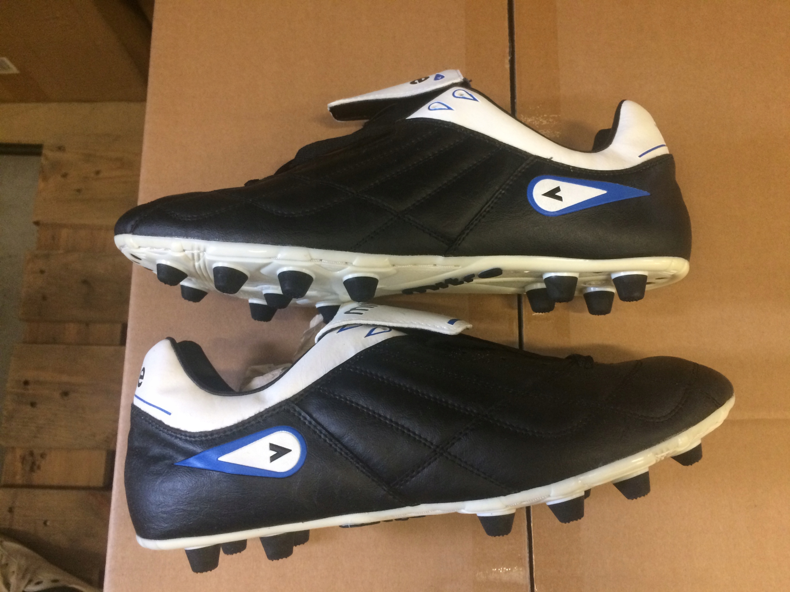 Mitre Argon Black White Korki piłkarskie rozmiar 46,5