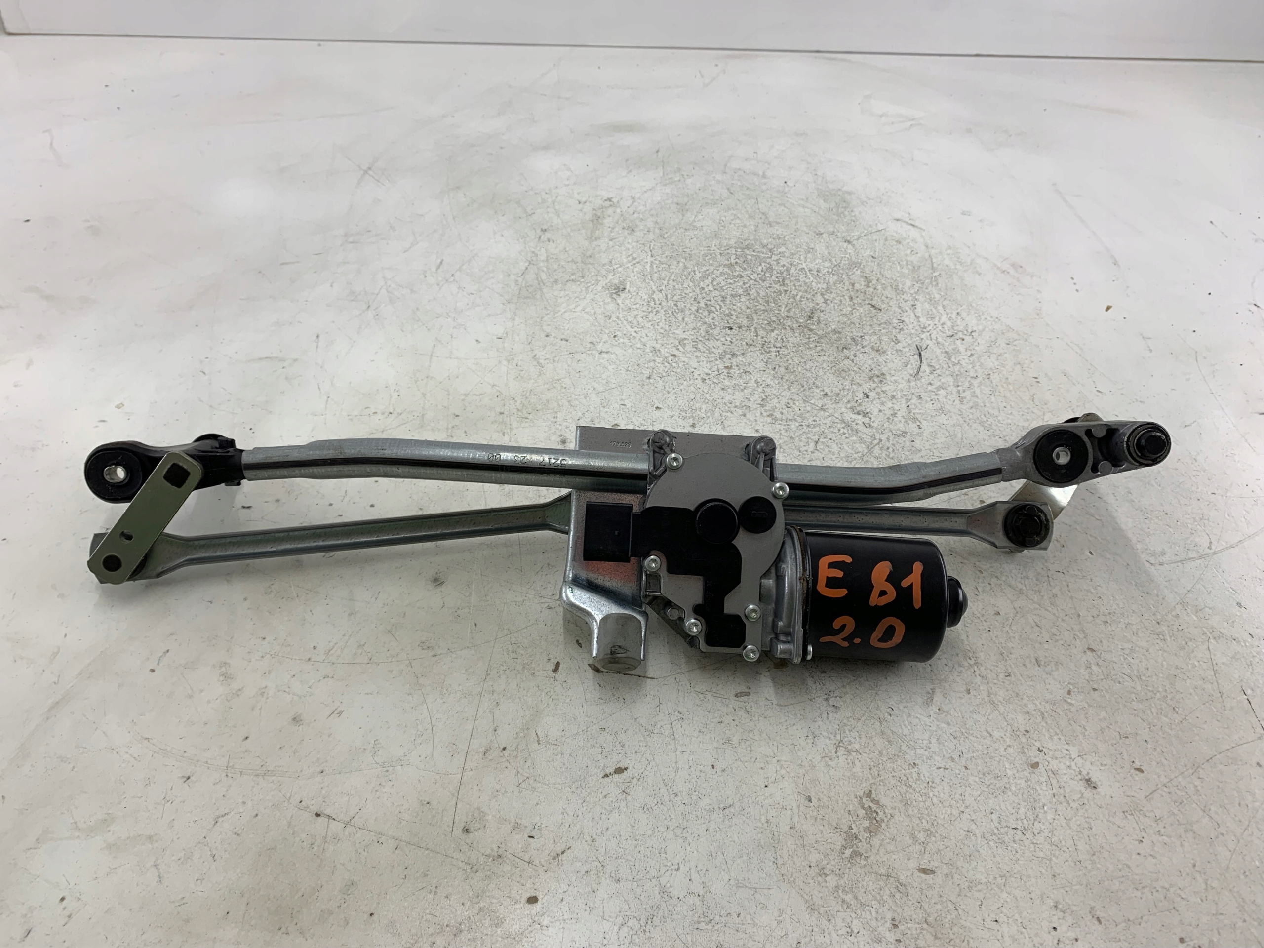 BMW E87 E81 Gestänge Motor Wischer vorne 7193036