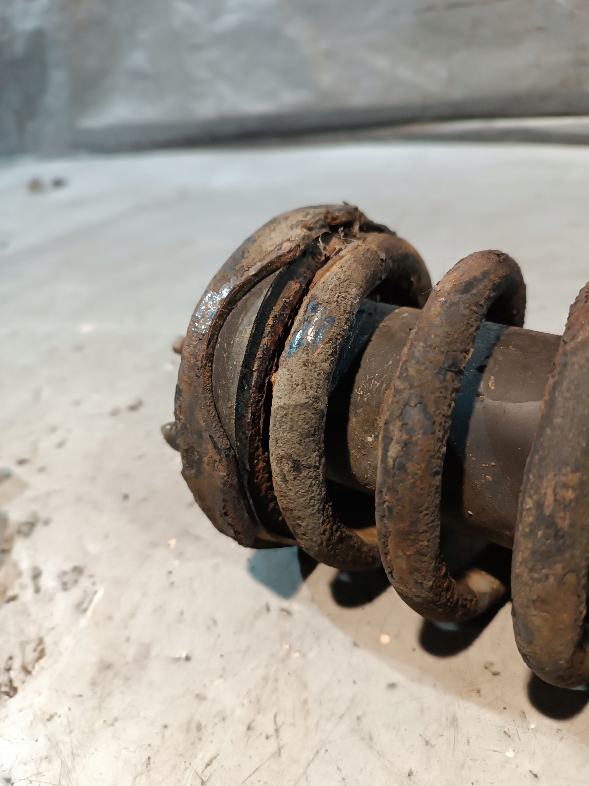 shock absorber left front HONDA CIVIC VI 2000r 1.4B