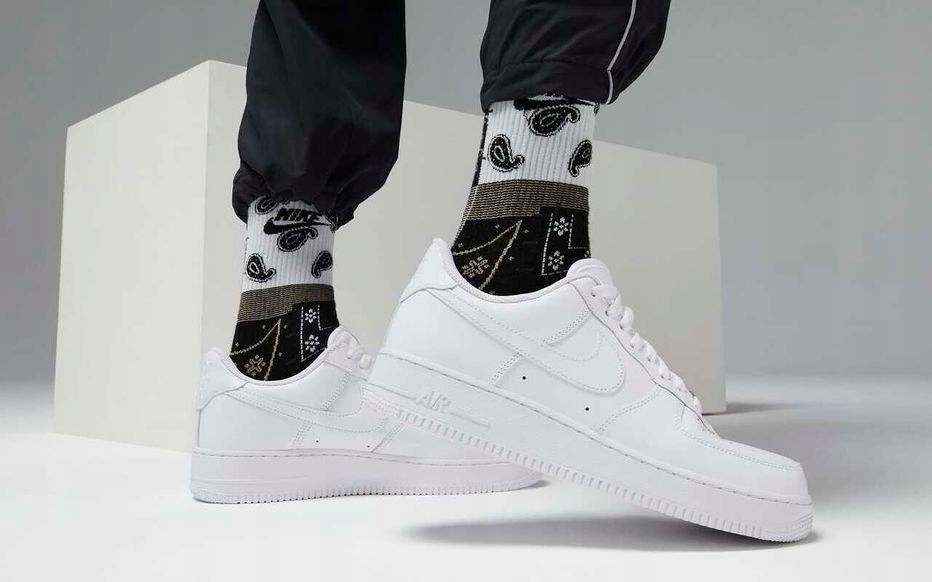 NIKE AIR FORCE 1 '07 CW2288-111 MĘSKIE 45 Marka Nike