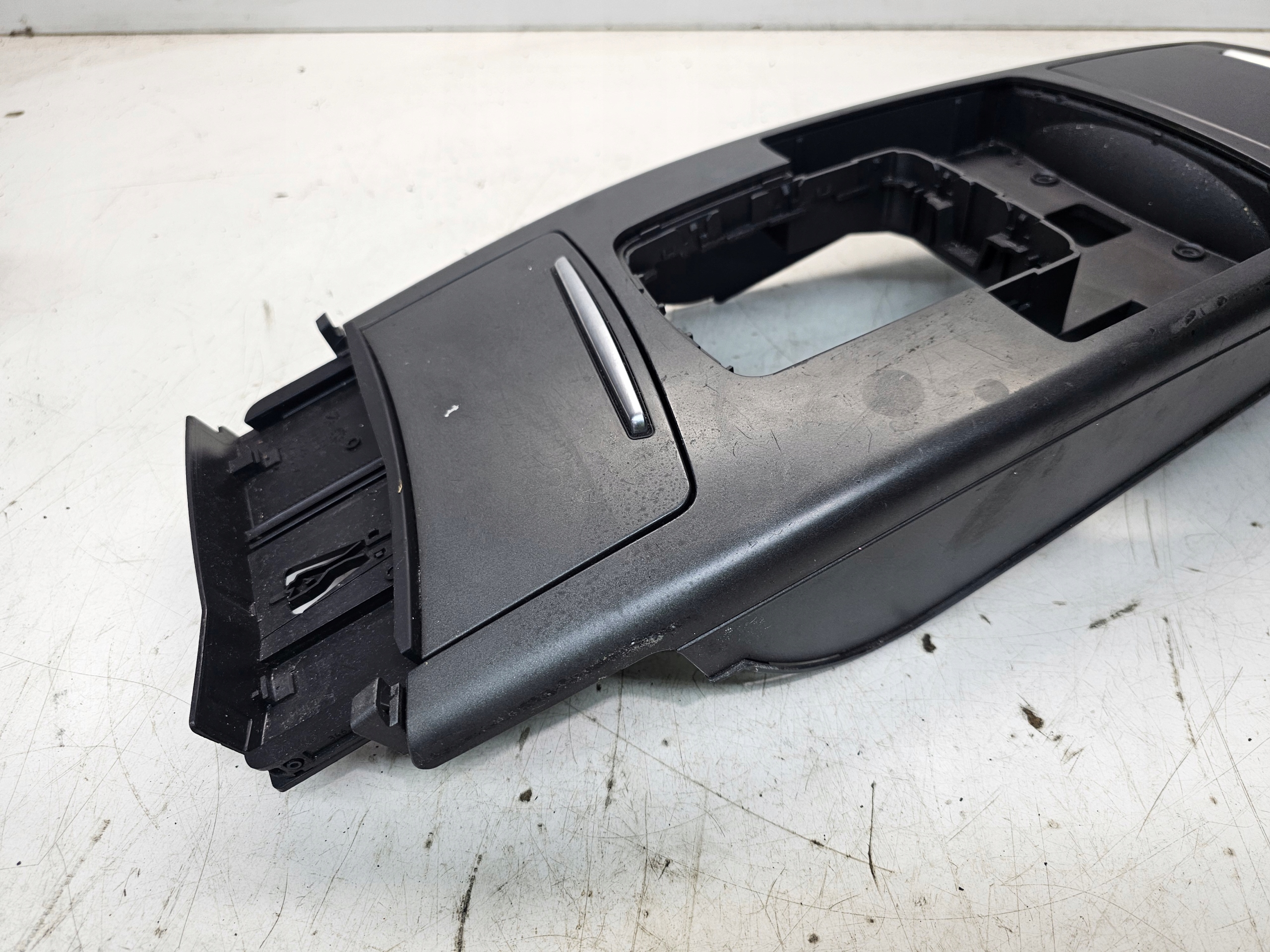 DEKOR TUNELU Obal PANELU MMI AUDI A6 C6 4F1864261H