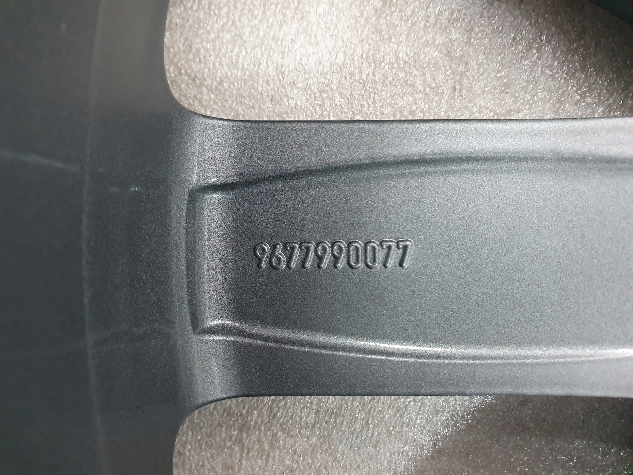 NOWE ORYGINALNE ALUFELGI CITROEN 17 Jumpy III 3 Otwór centralny (mm) 65,1