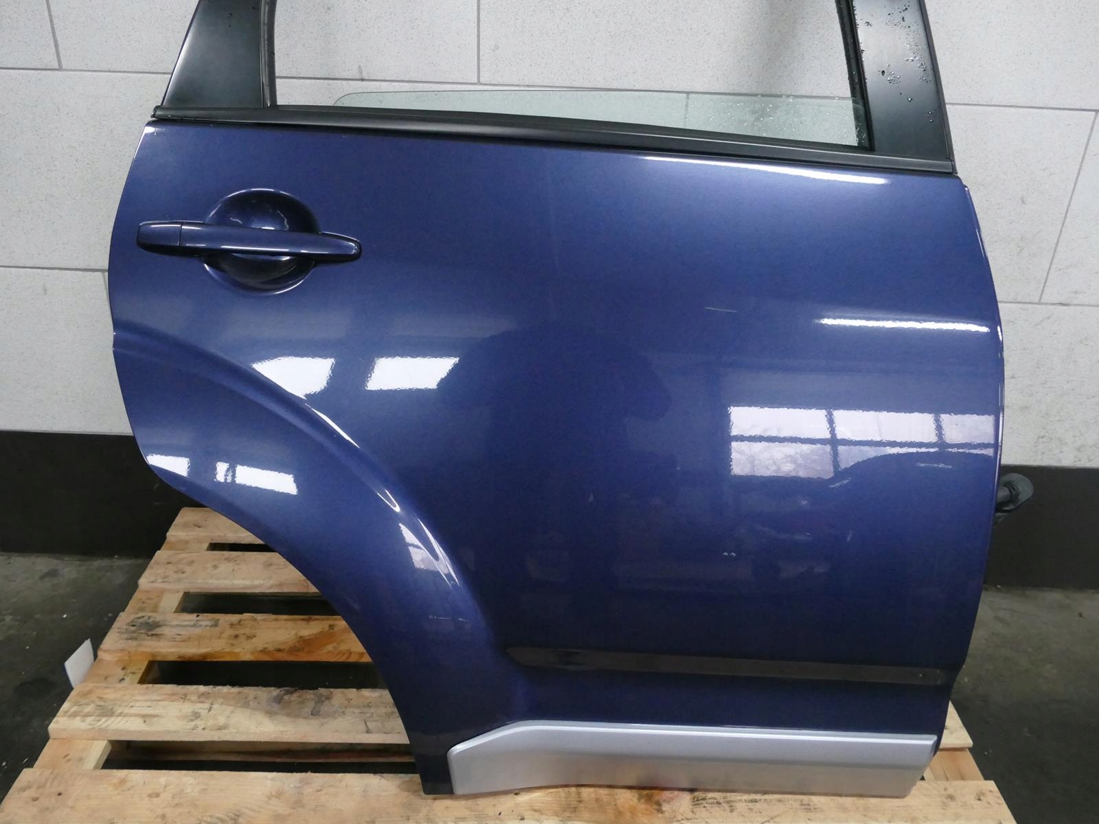 MITSUBISHI OUTLANDER II door right rear part right rear. 37E