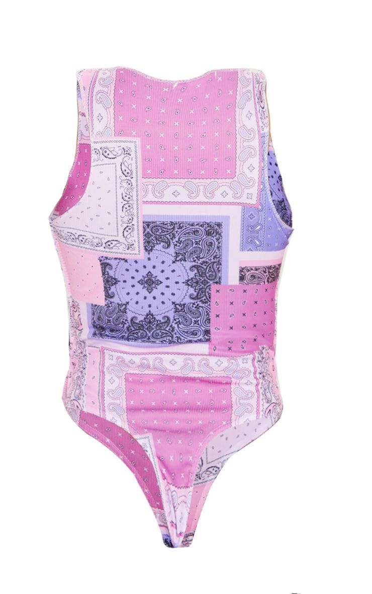 C01A007 BODY RÓŻOWE WZÓREK PRETTYLITTLETHING 34 Marka Prettylittlething