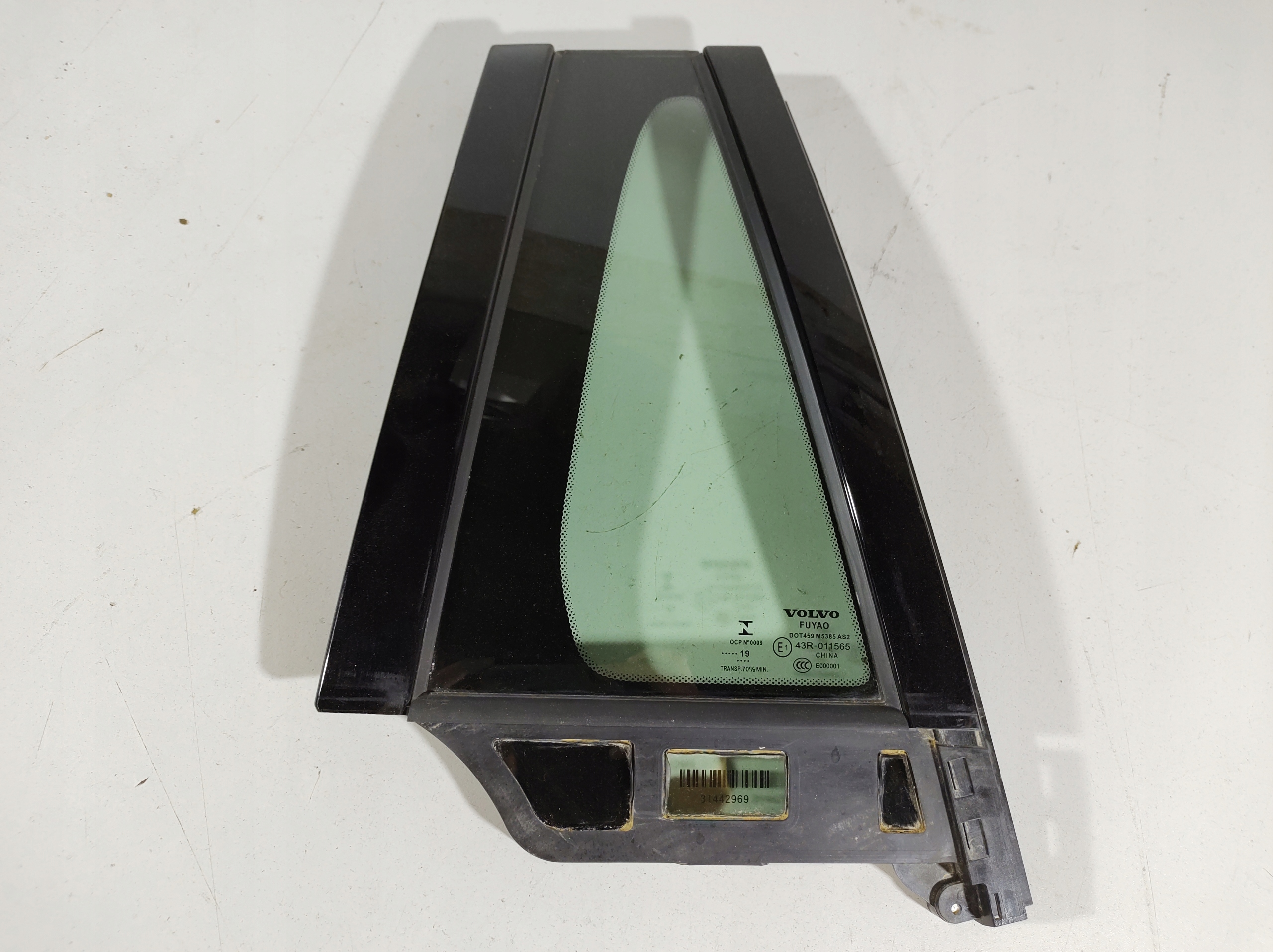 31442969 - VOLVO V60 19r - стекло правой двери
