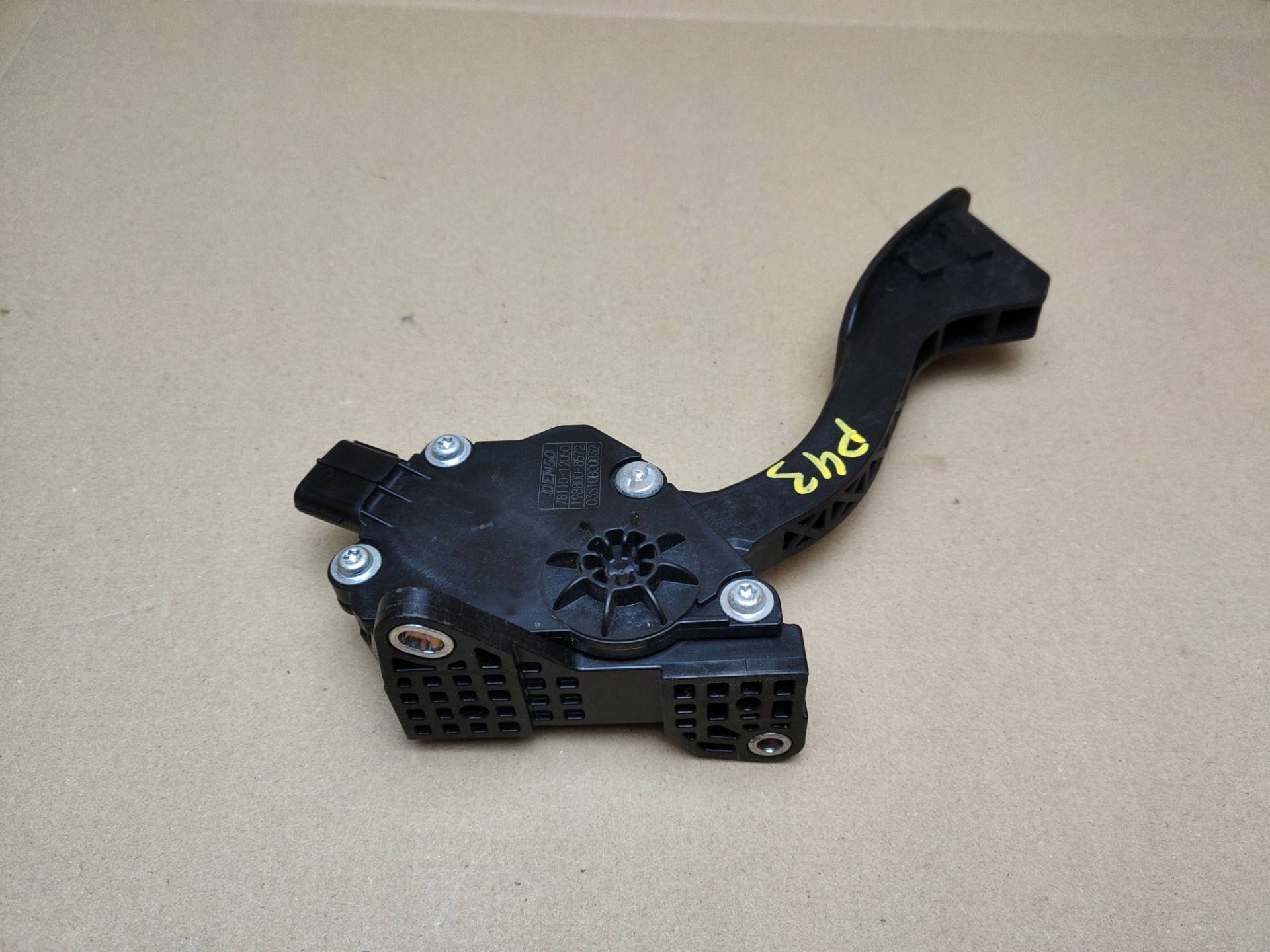 Gaspedal Toyota Prius Plus 2015 198800-8572