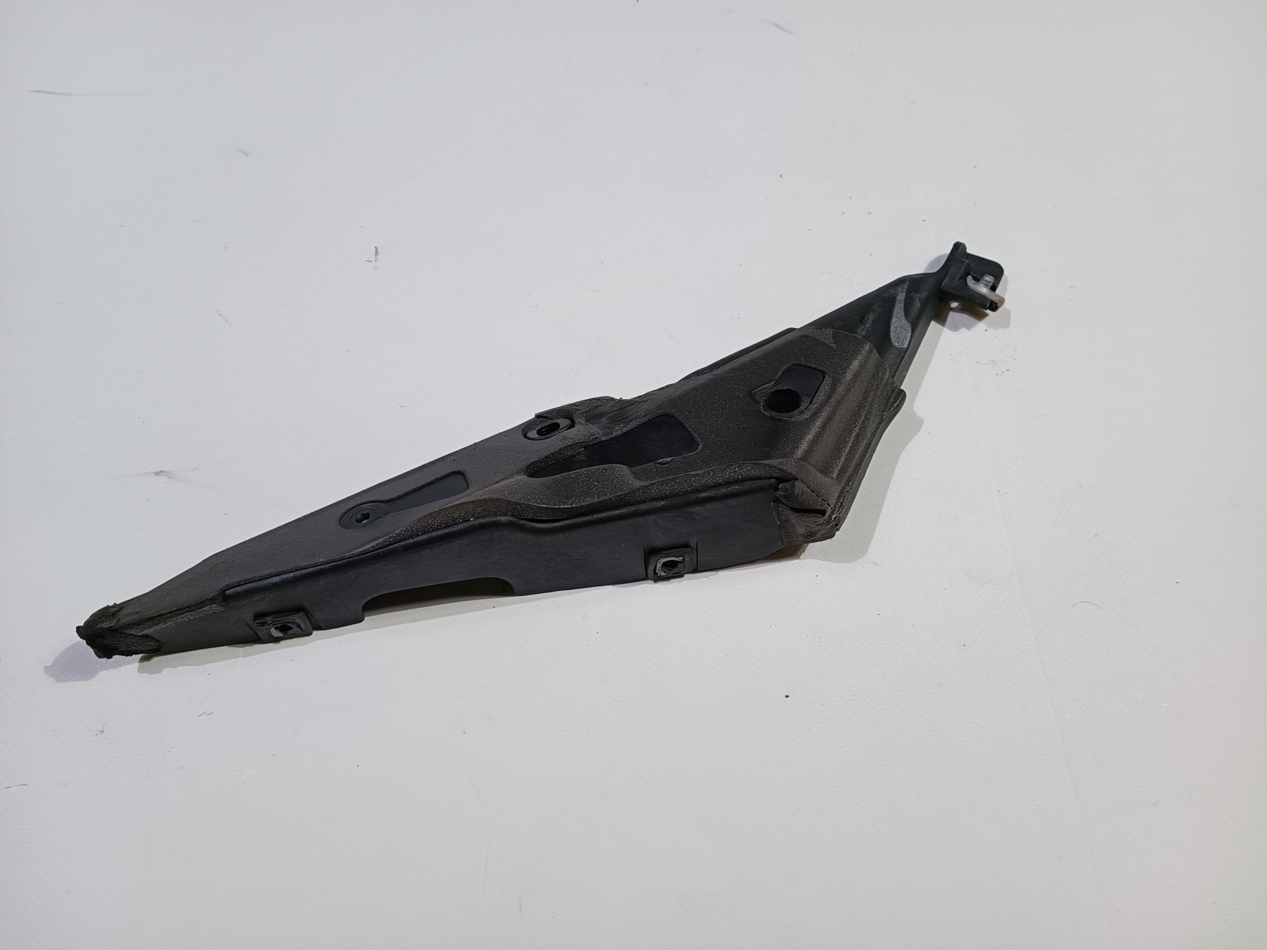 Support plaque Moulage slupka A Gauche Corvette C6