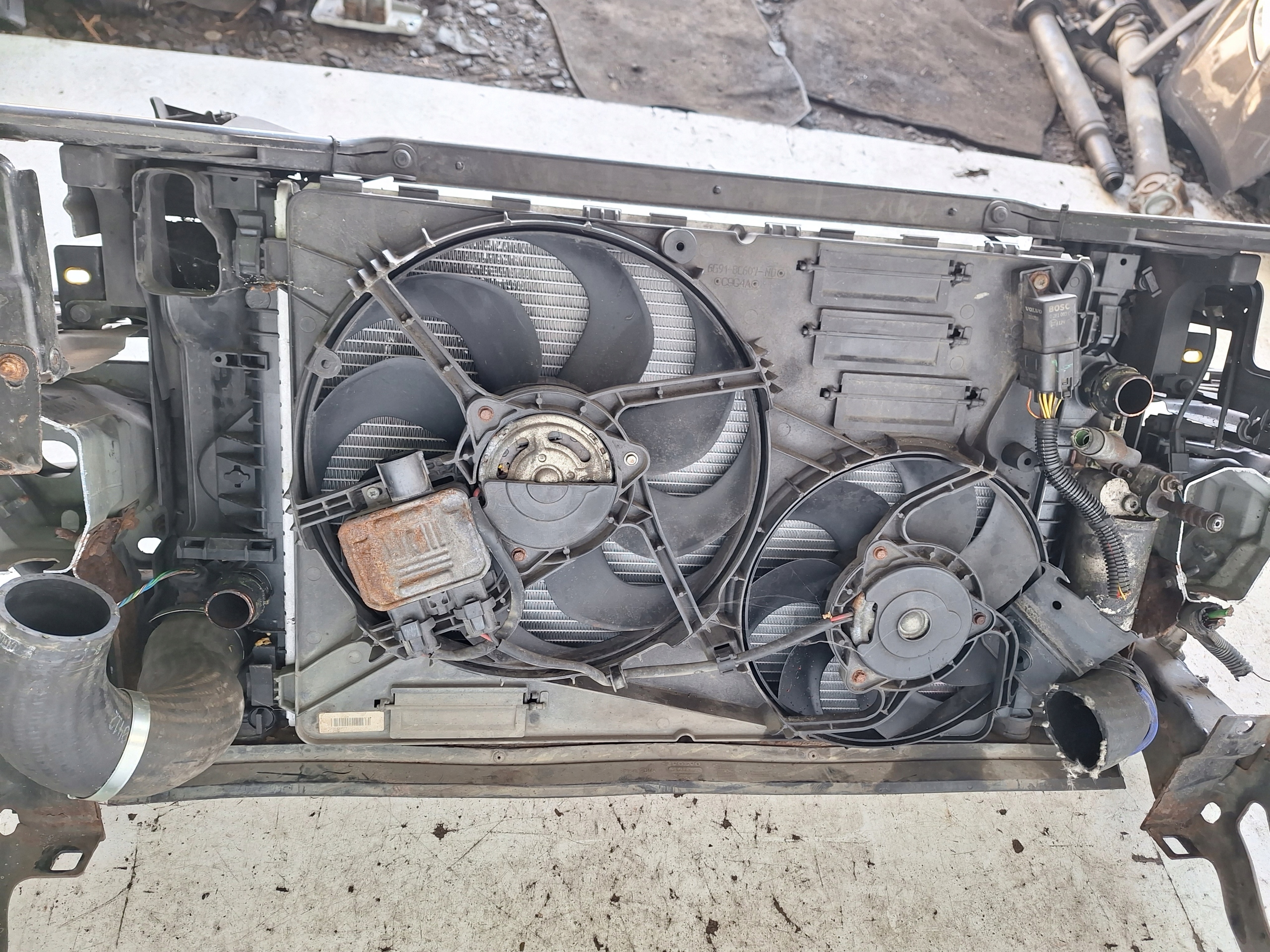 VOLVO XC60 and 08-13 support panel for radiators 2.4 D5 MANUAL