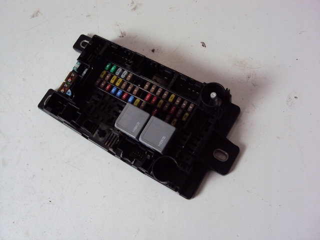 SKRZYNKA BEZPIECZNIKÓW RANGE ROVER EVOQUE II L551