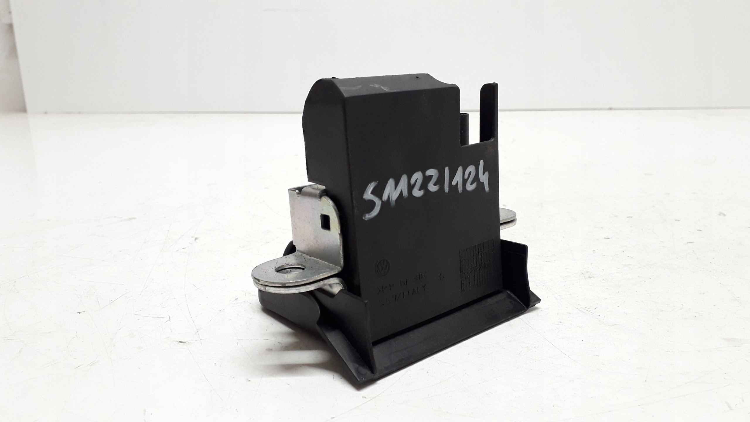 VW POLO 5 V 09- ZAMEK KLAPY BAGAŻNIKA 6R0827505B