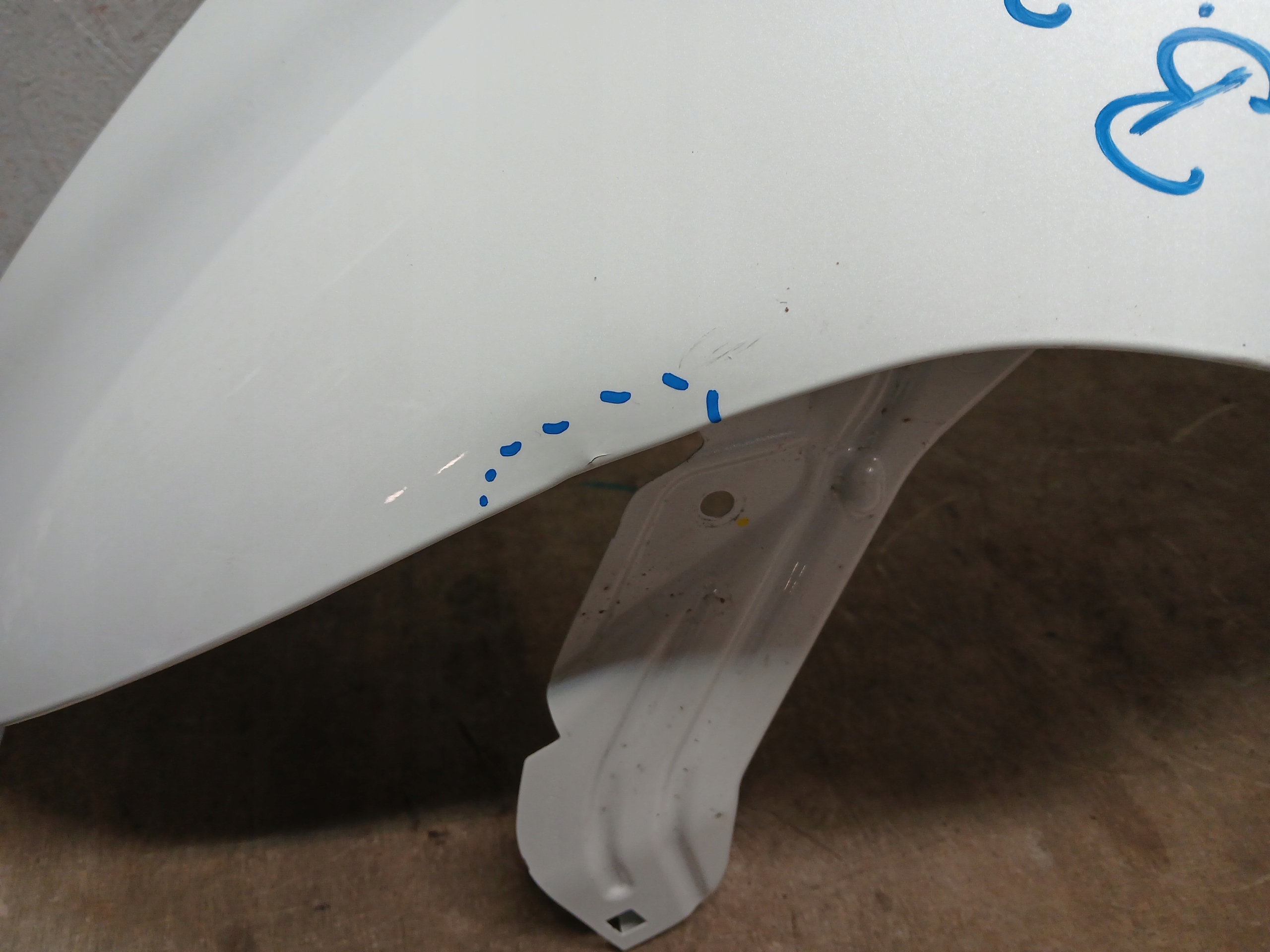 fender front left TESLA Y LIFT