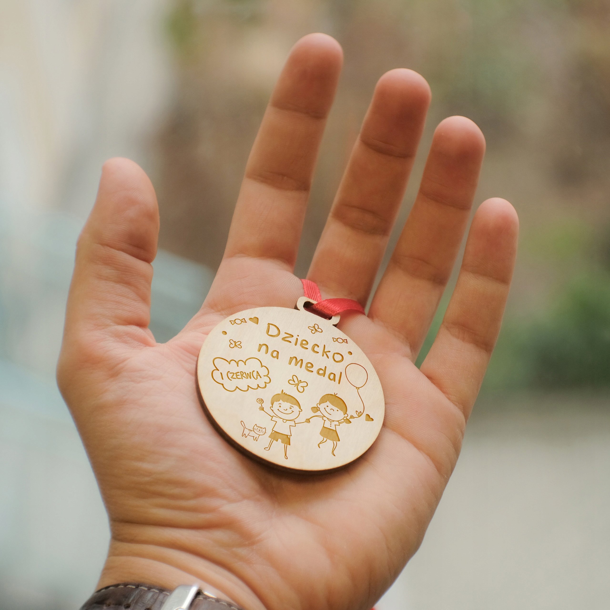 PREZENT NA DZIEŃ DZIECKA SZKOŁA ZAWODY MEDAL UPOMINEK Marka Gift4ever