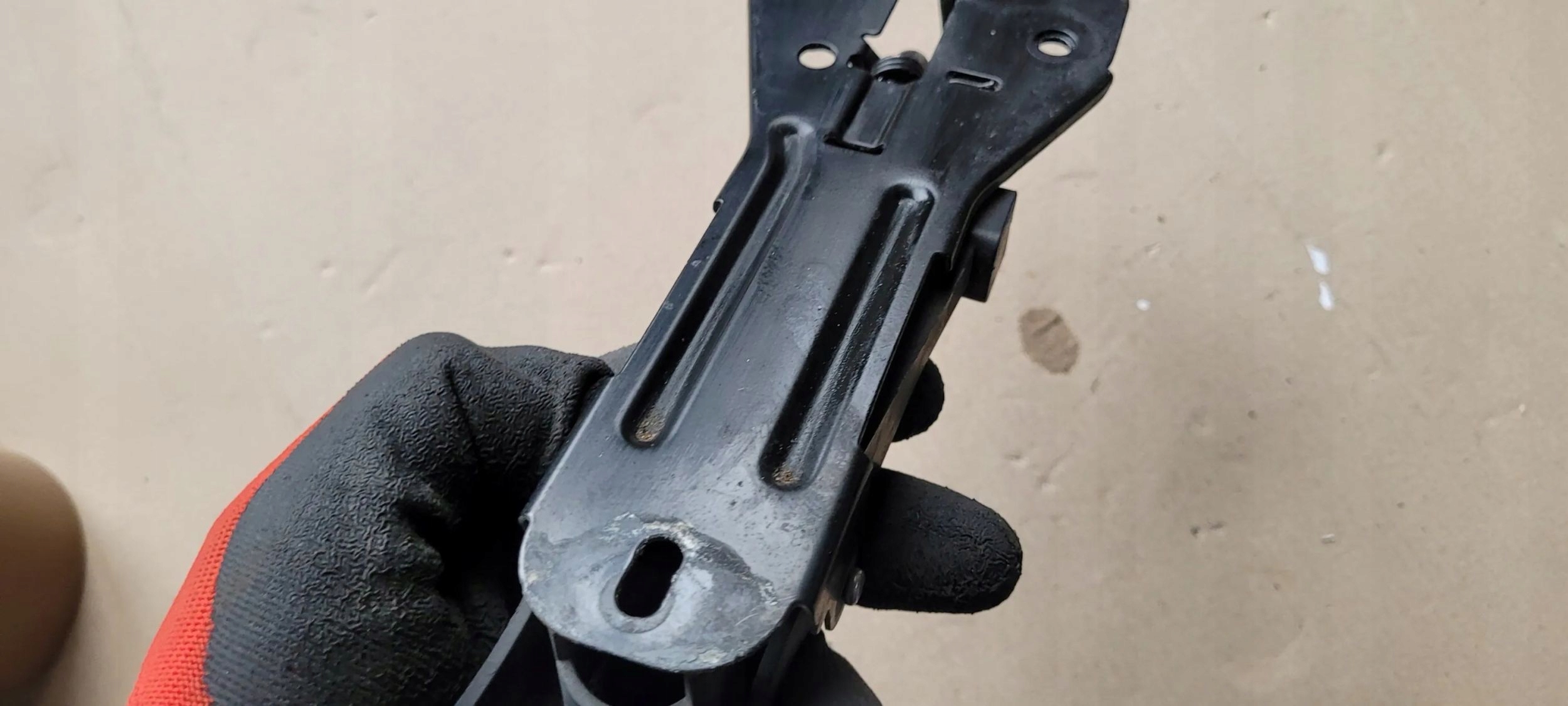 S7 4G A7 RYGIEL bonnet latch lock front 4G8823480B