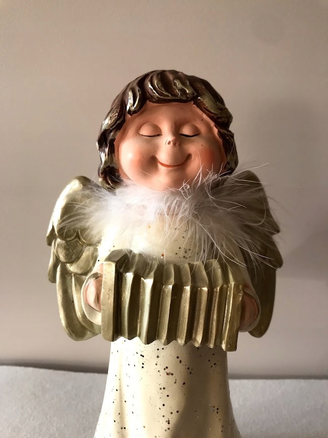 Figurka anioła 30 cm ANIOŁEK ŚWIĄTECZNY ZŁOTY Motyw postać