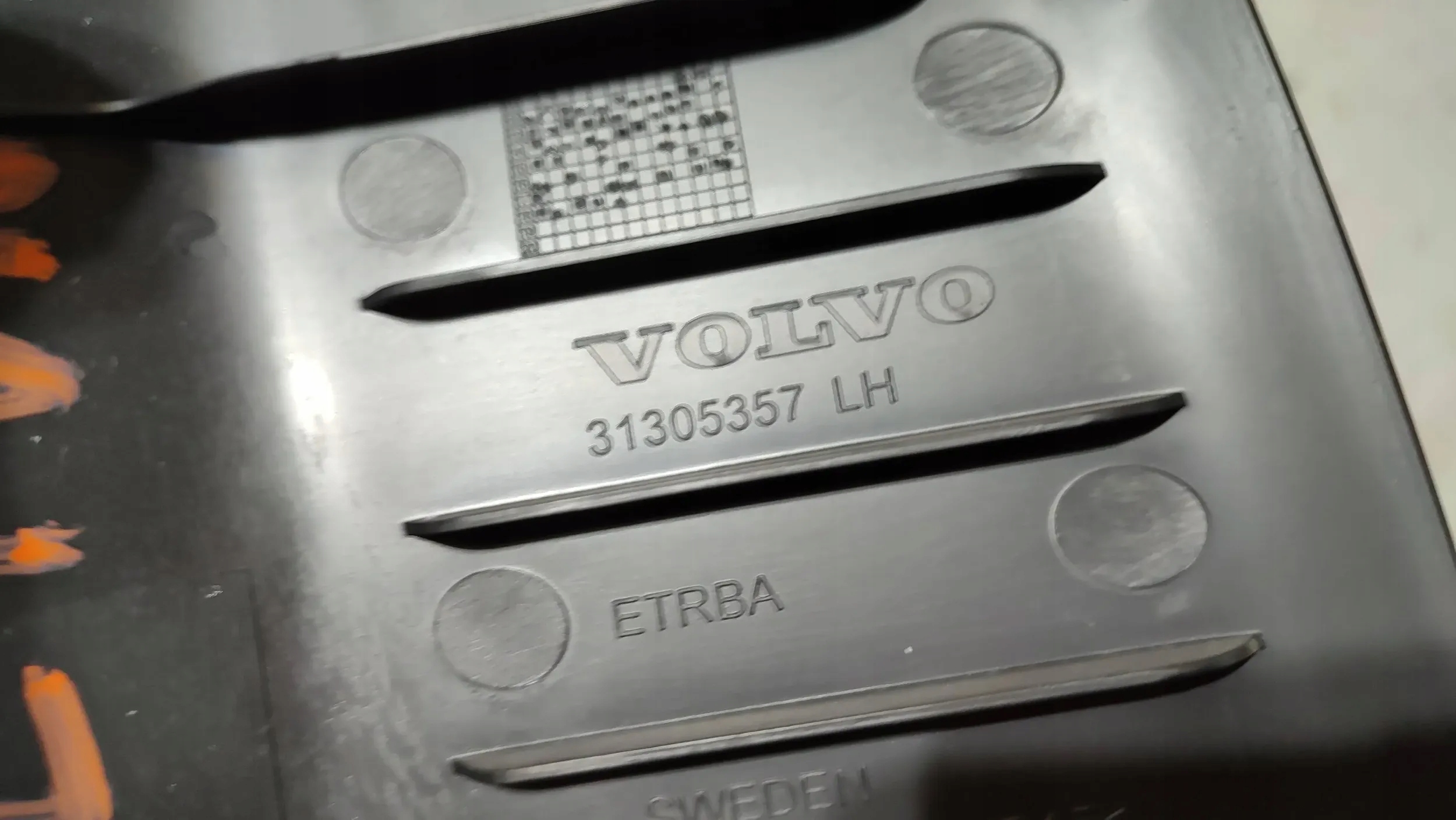 Volvo V40 II 2018r left side Poszycia slupkow