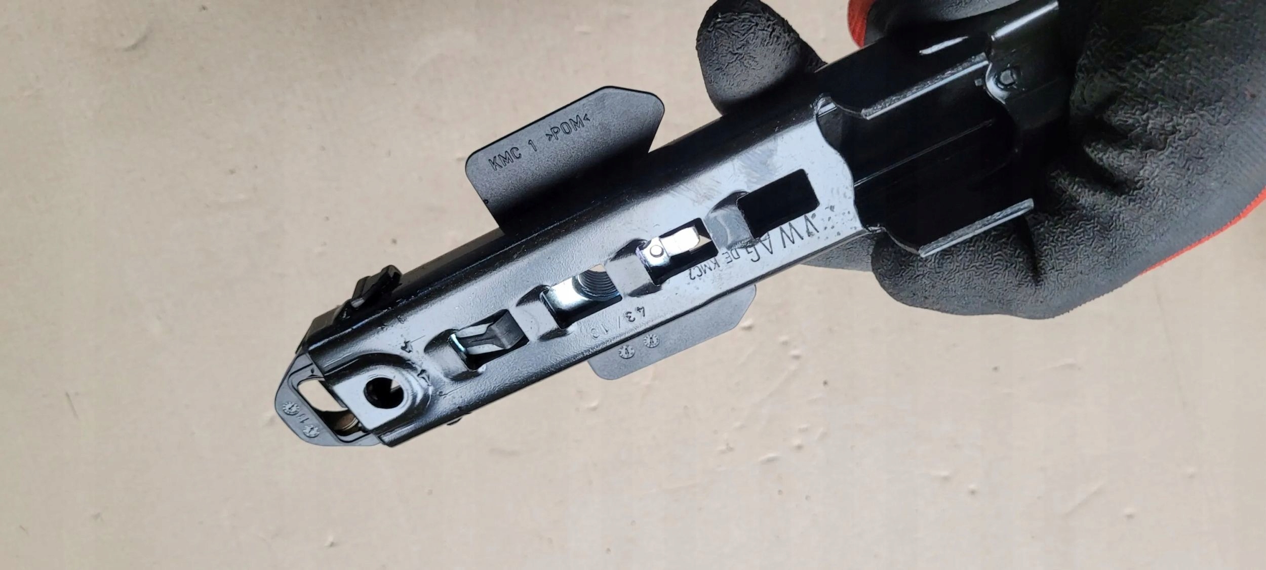 Audi A7 S7 4G 2013 rail control supports safety 8T8857833