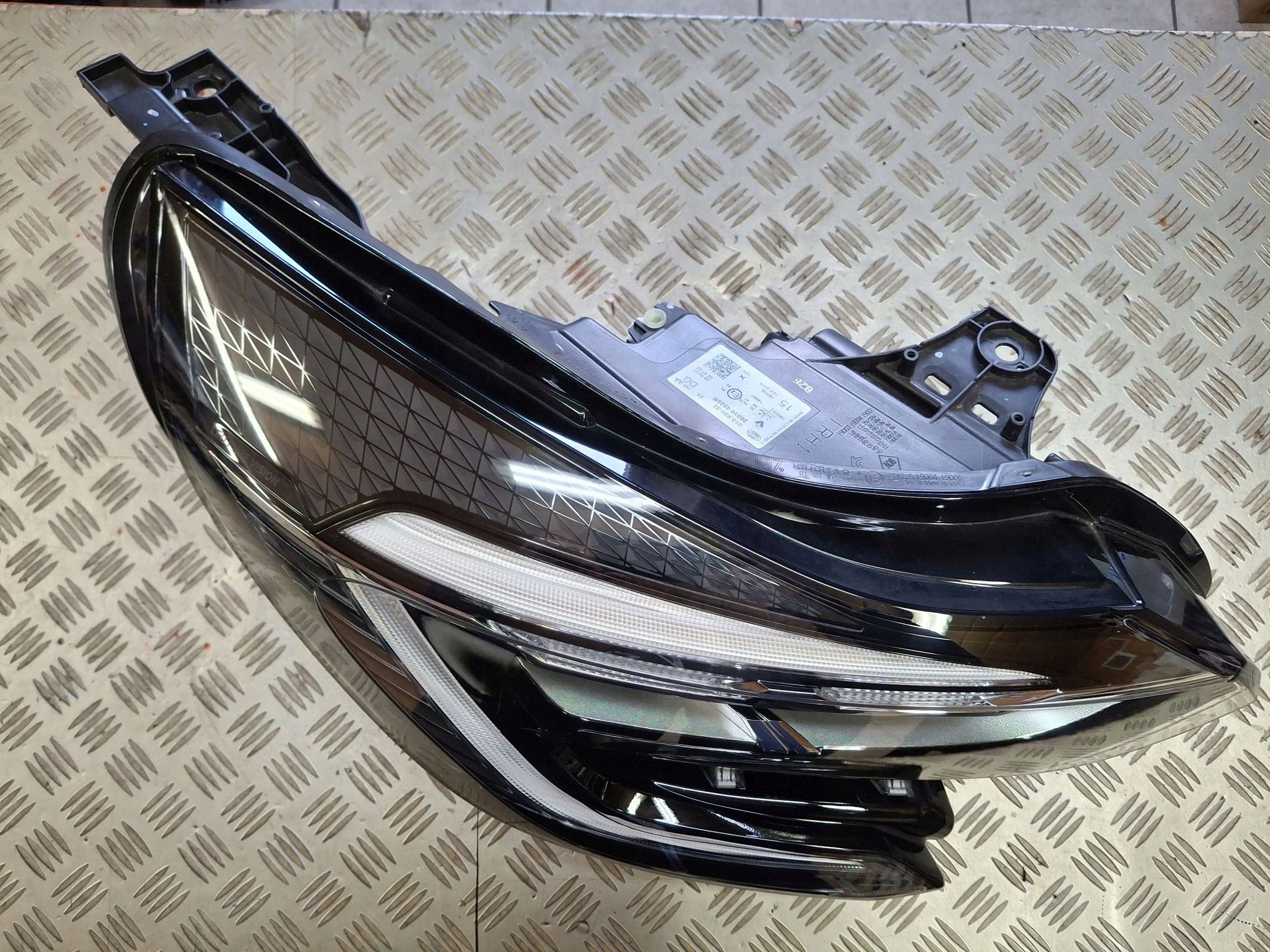 light right front PURE VISION FULL LED RENAULT CAPTUR II 2019R->