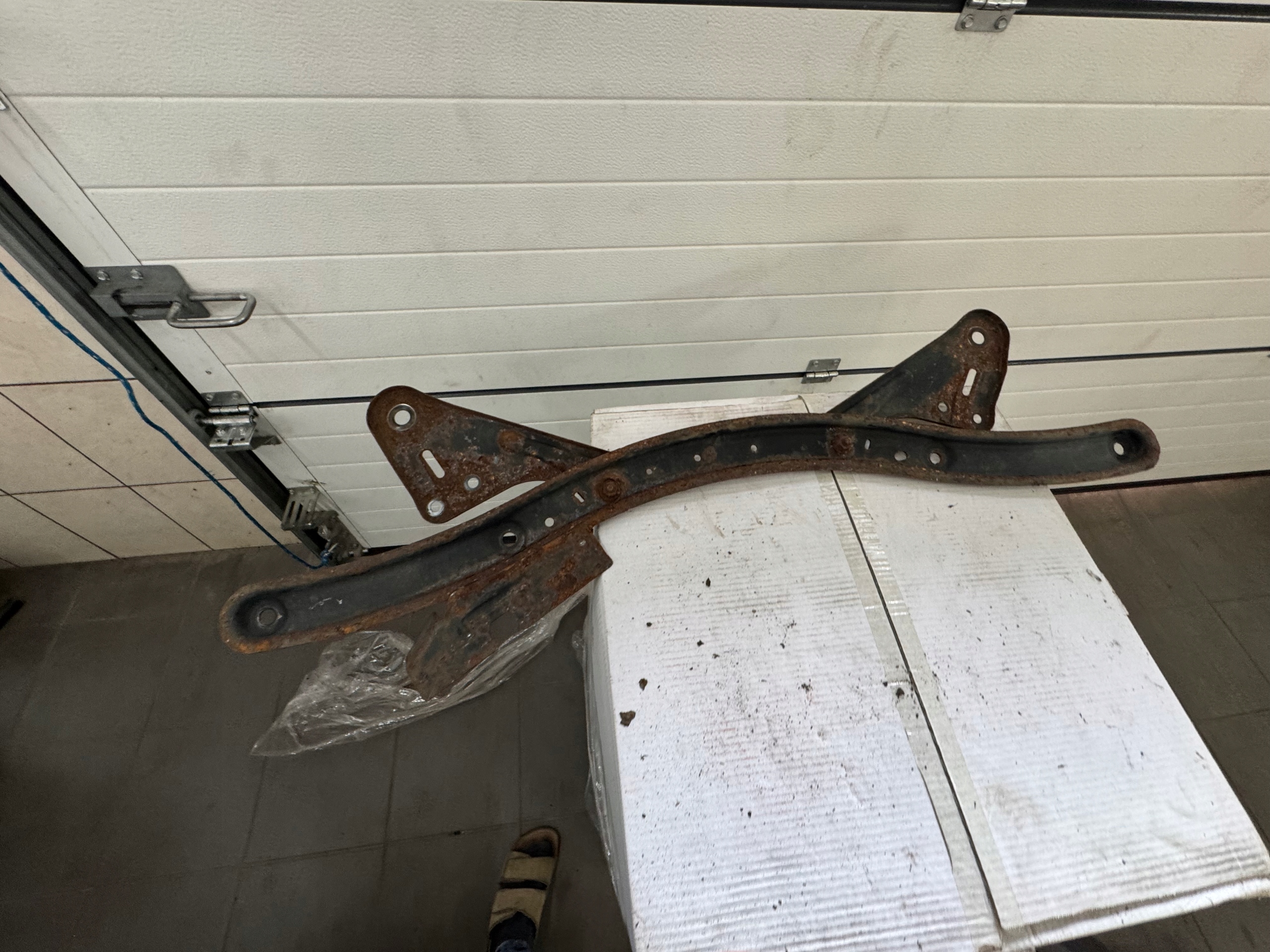 Stütze träger SANEK FORD FOCUS MK3