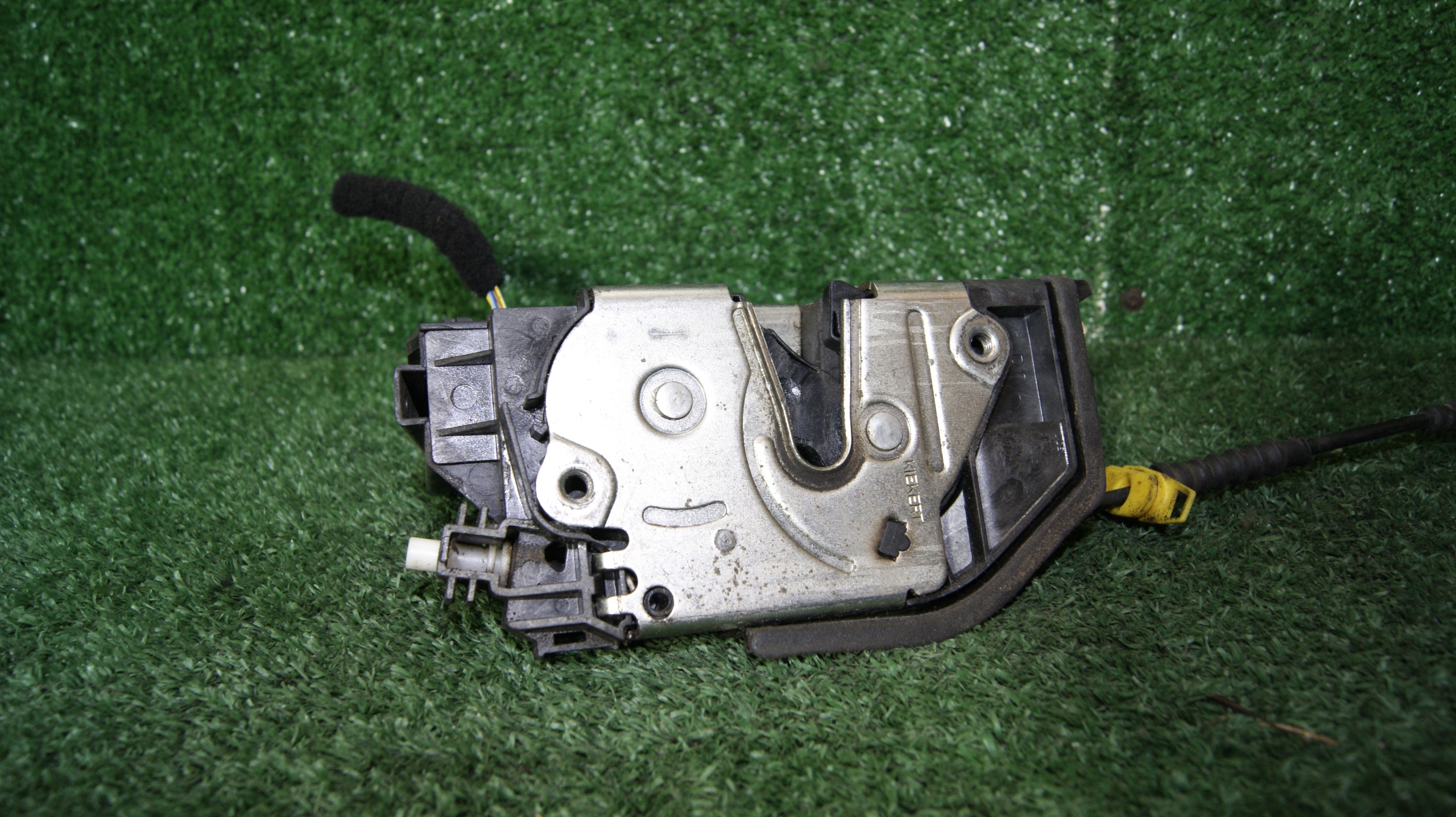 lock door right front BMW E60 7 PIN