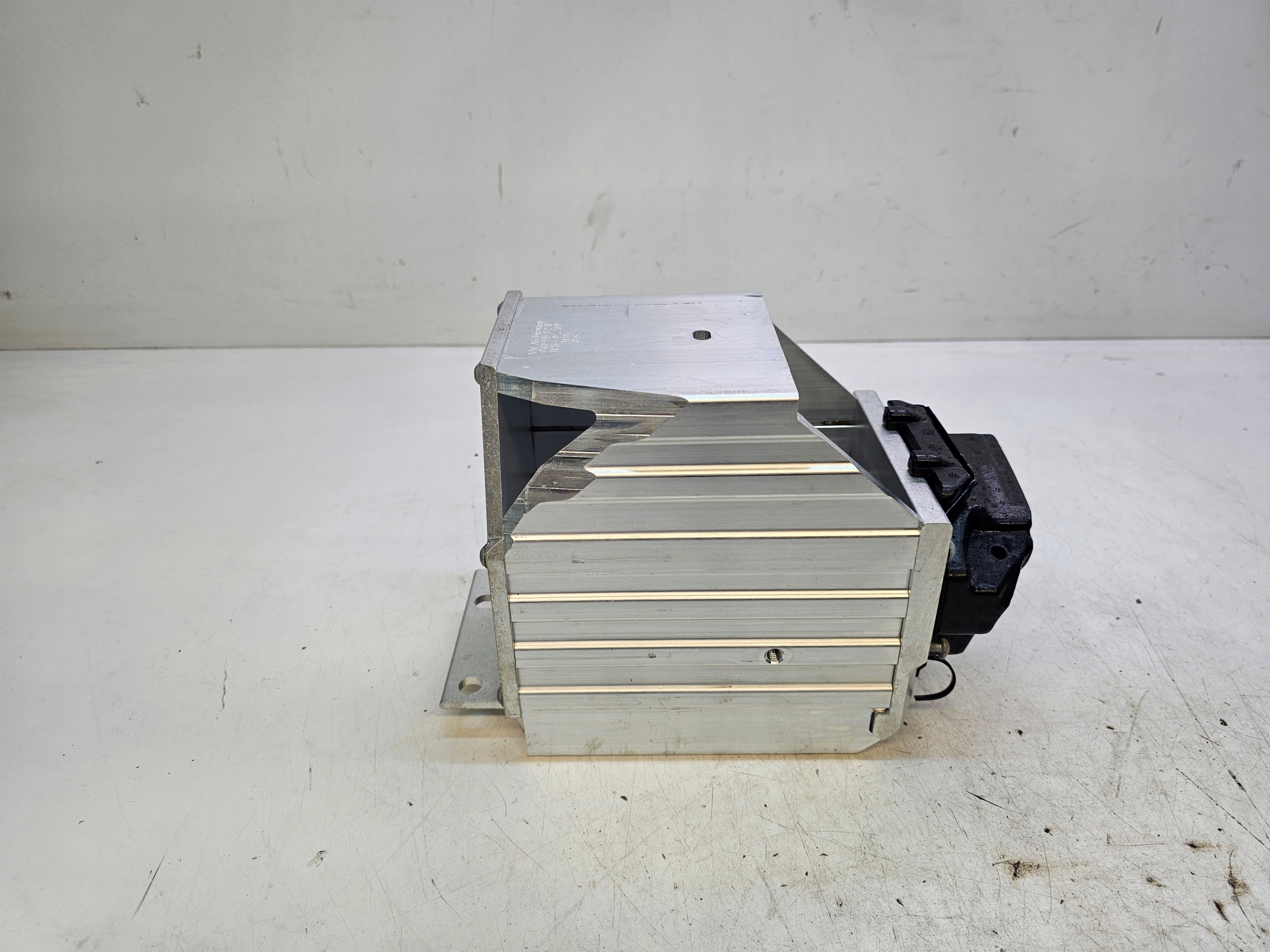 Halter Halter AKUMULATORA AUDI A4 B9 A5 8W0915172B