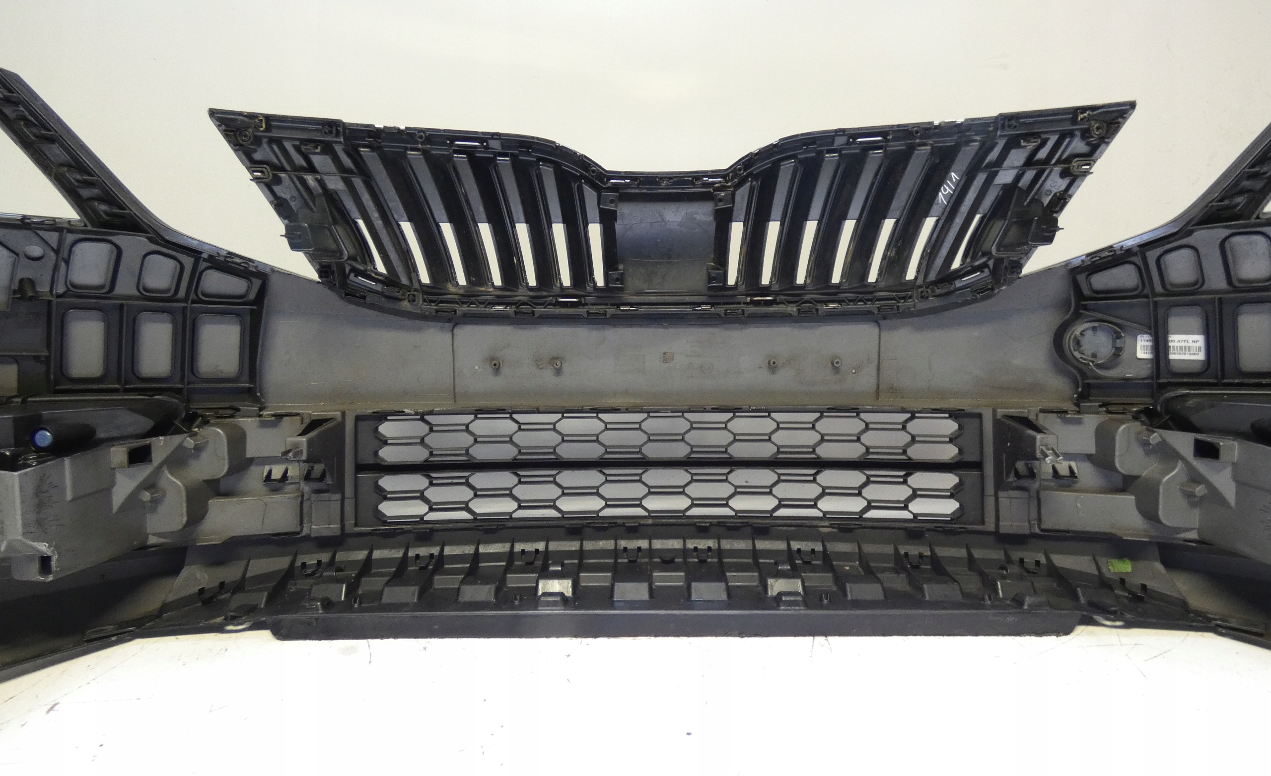 SKODA OCTAVIA 3 III LIFT 5E0807221N 2016-2020 bumper front front
