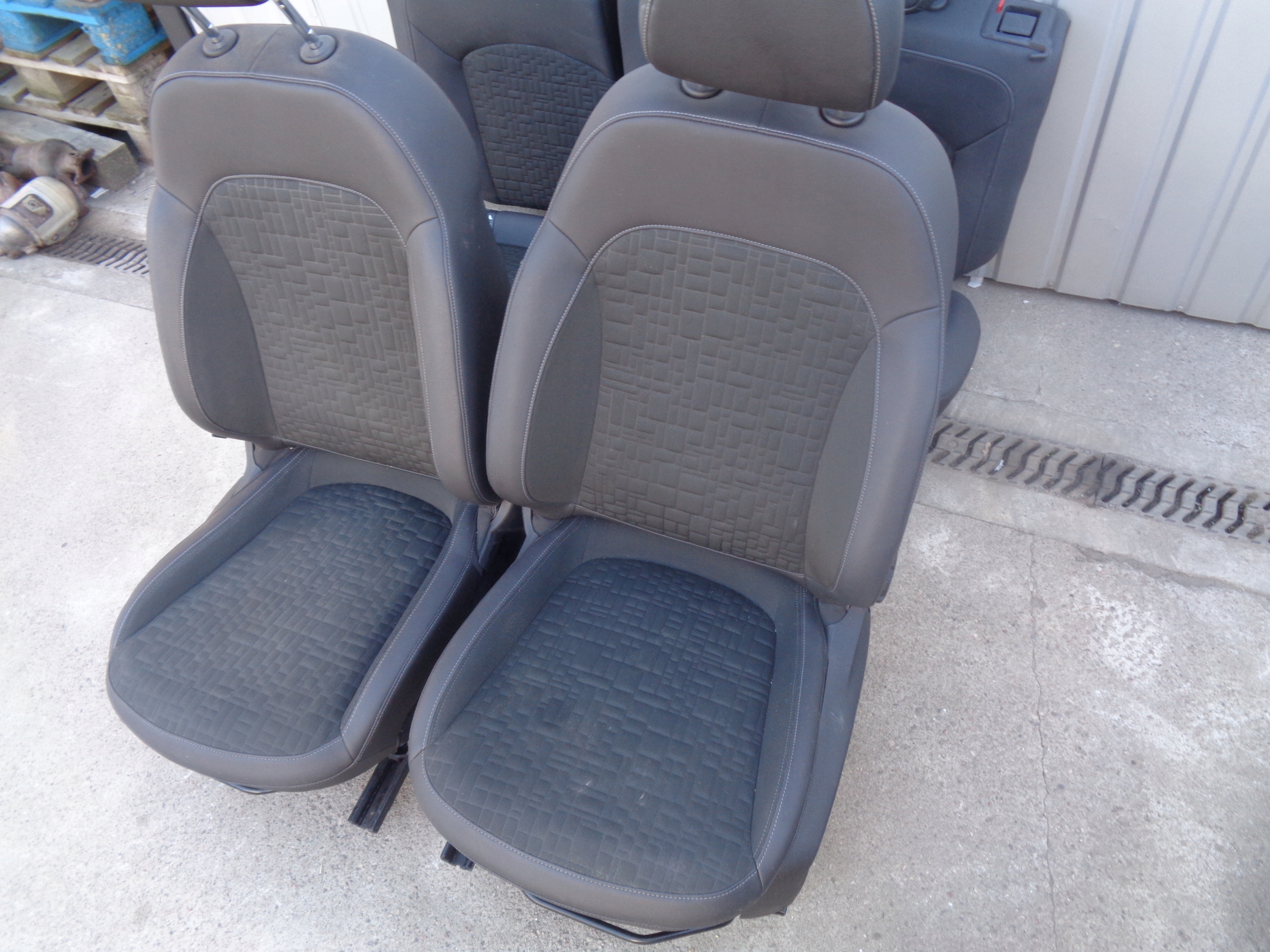 opel CORSA e 5D кресла
